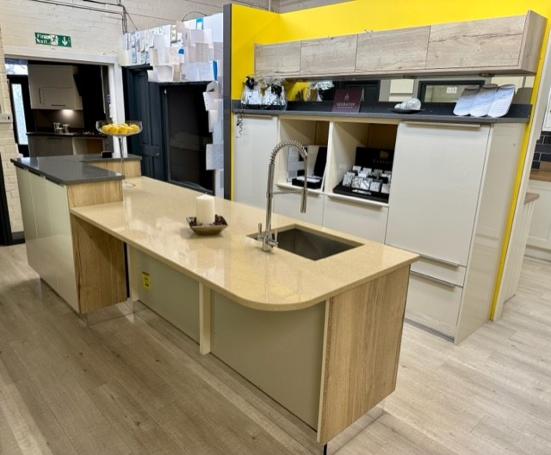 Omega Red Rose Oak & Gloss Kitchen Display w/ Quartz Worktop - RRP£11,277 - See Pics & Des - Image 2 of 16