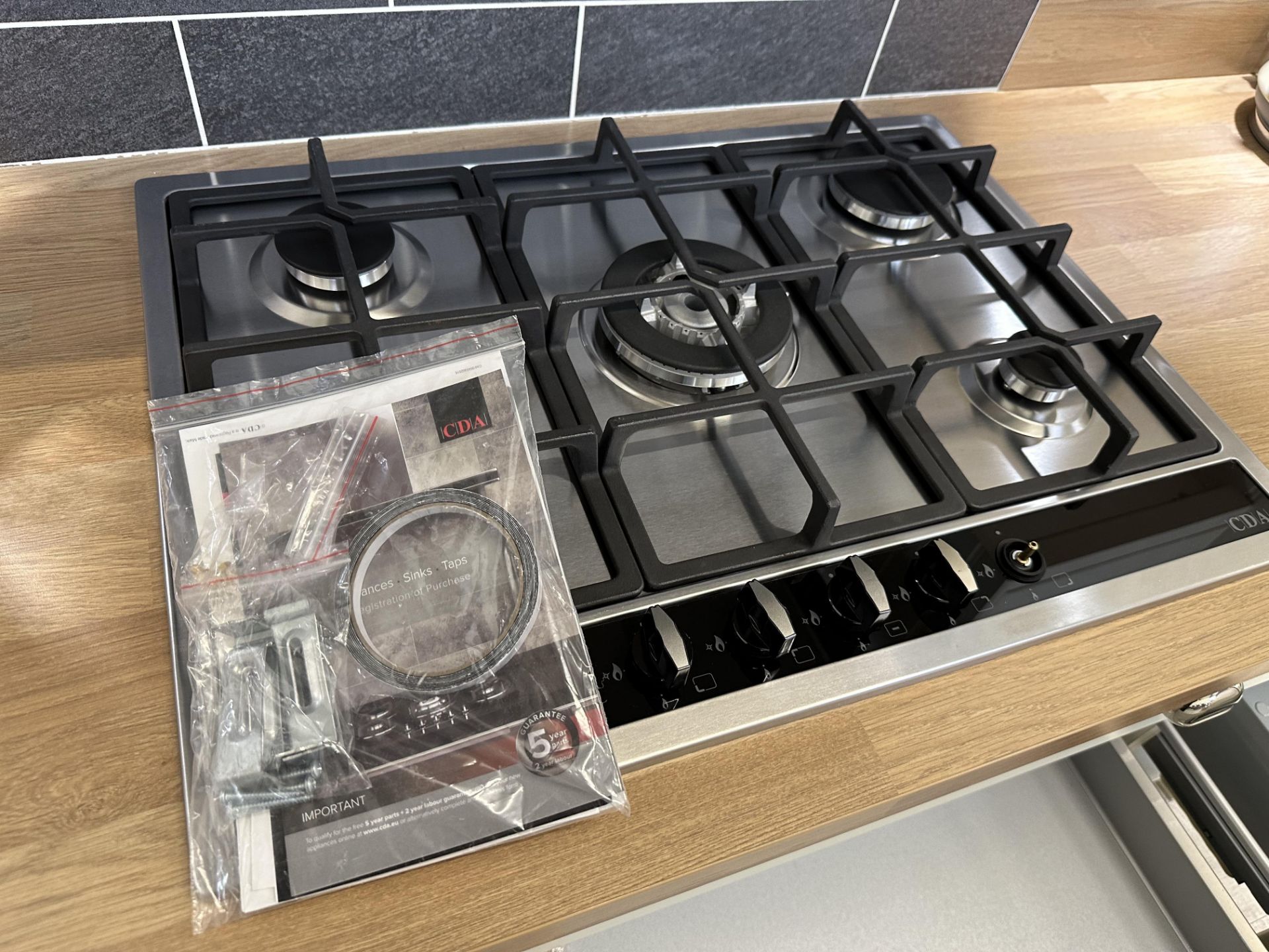 Omega English Rose Kitchen Display w/ Hob, Extractor, Sink & Tap - RRP£11,866 - See Pics & Desc - Image 23 of 25