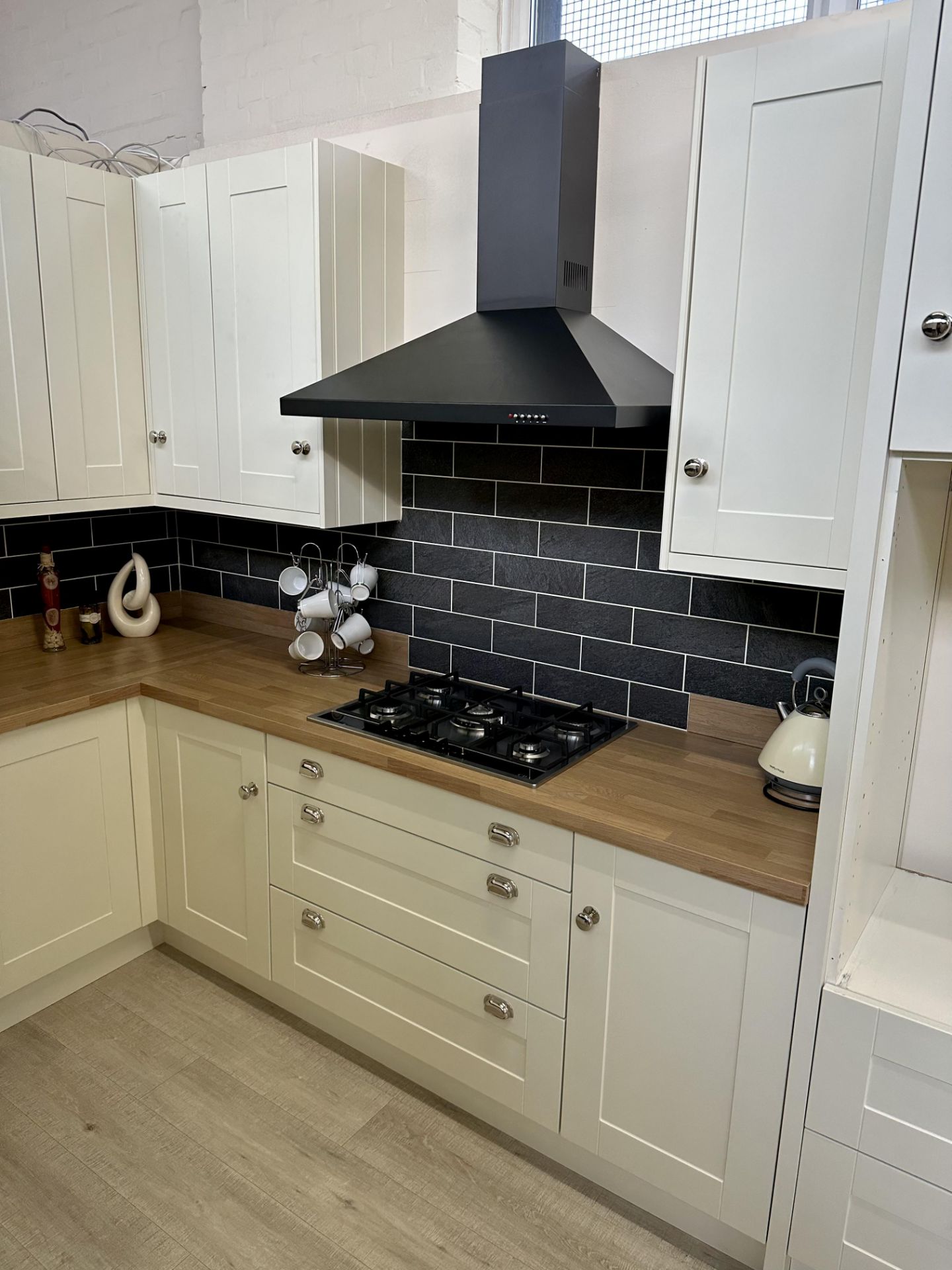 Omega English Rose Kitchen Display w/ Hob, Extractor, Sink & Tap - RRP£11,866 - See Pics & Desc - Image 6 of 25