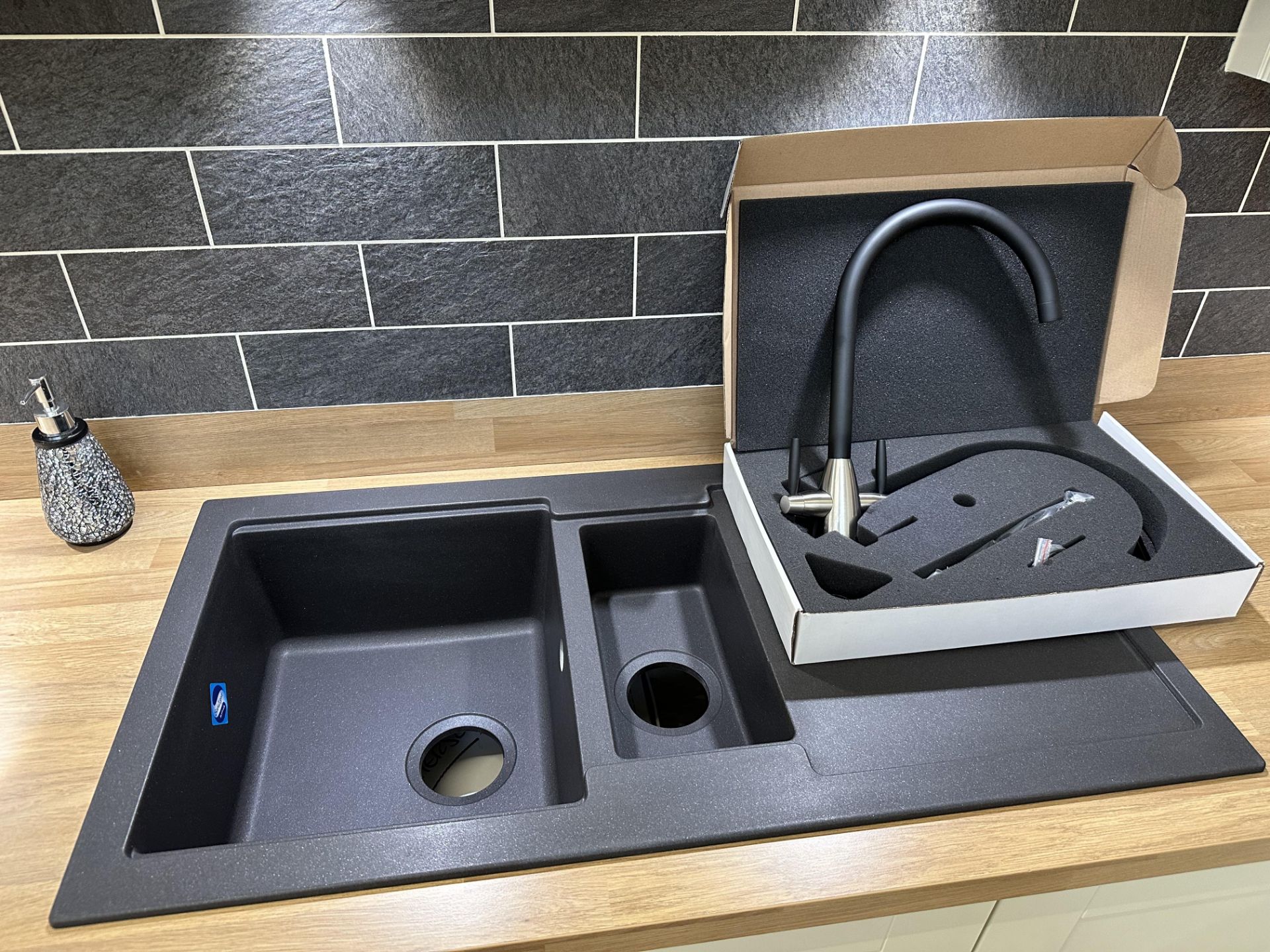 Omega English Rose Kitchen Display w/ Hob, Extractor, Sink & Tap - RRP£11,866 - See Pics & Desc - Image 20 of 25