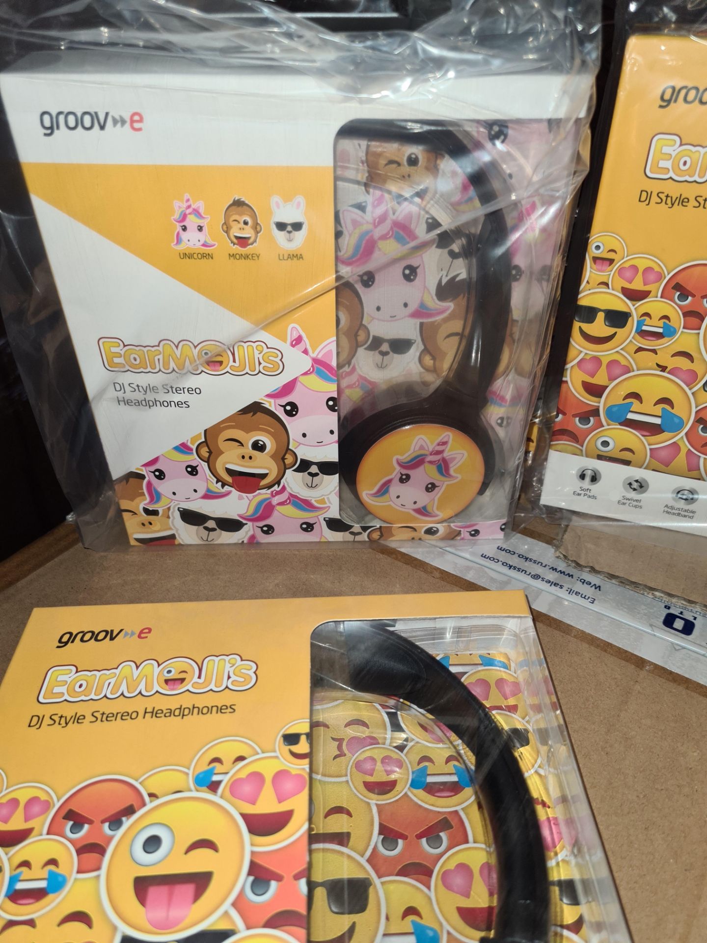 50 x Groove Emoji Headphones | Total RRP £450 - Image 4 of 4
