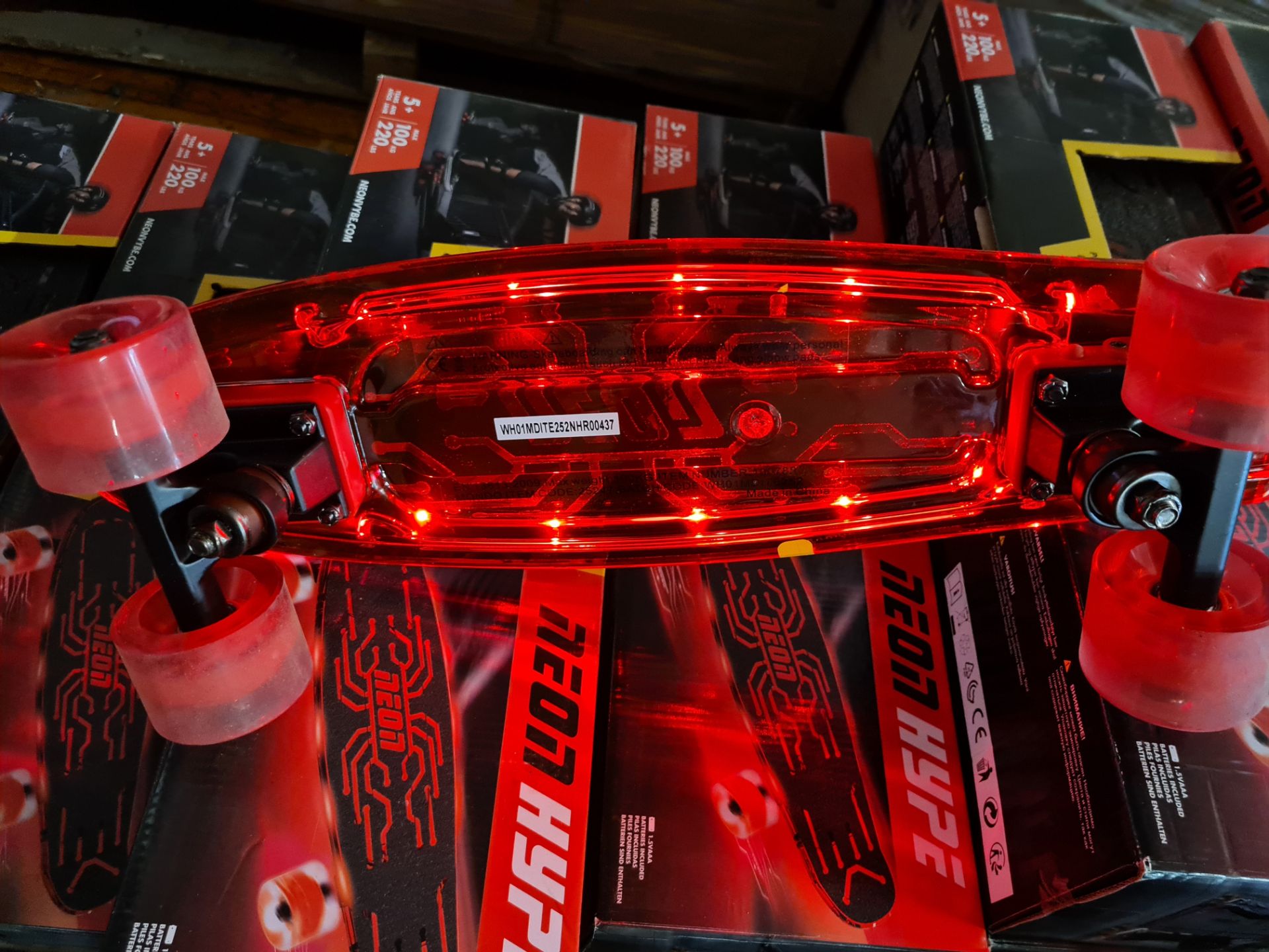 Neon Hype Skateboard with LED Light-up Function | RRP £39.99 - Image 2 of 4