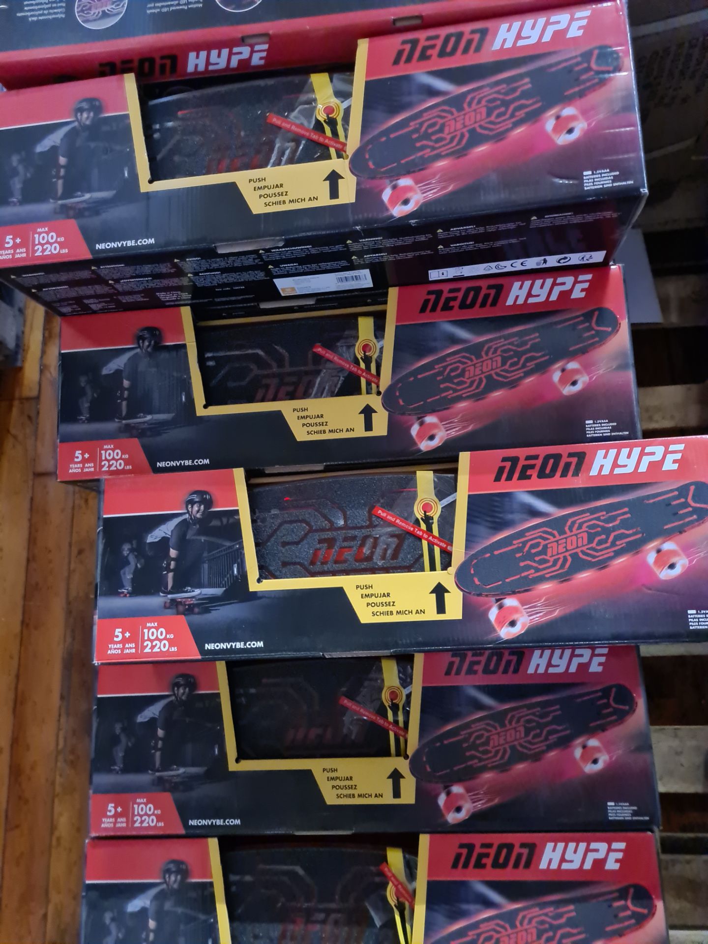 Neon Hype Skateboard with LED Light-up Function | RRP £39.99 - Image 3 of 3