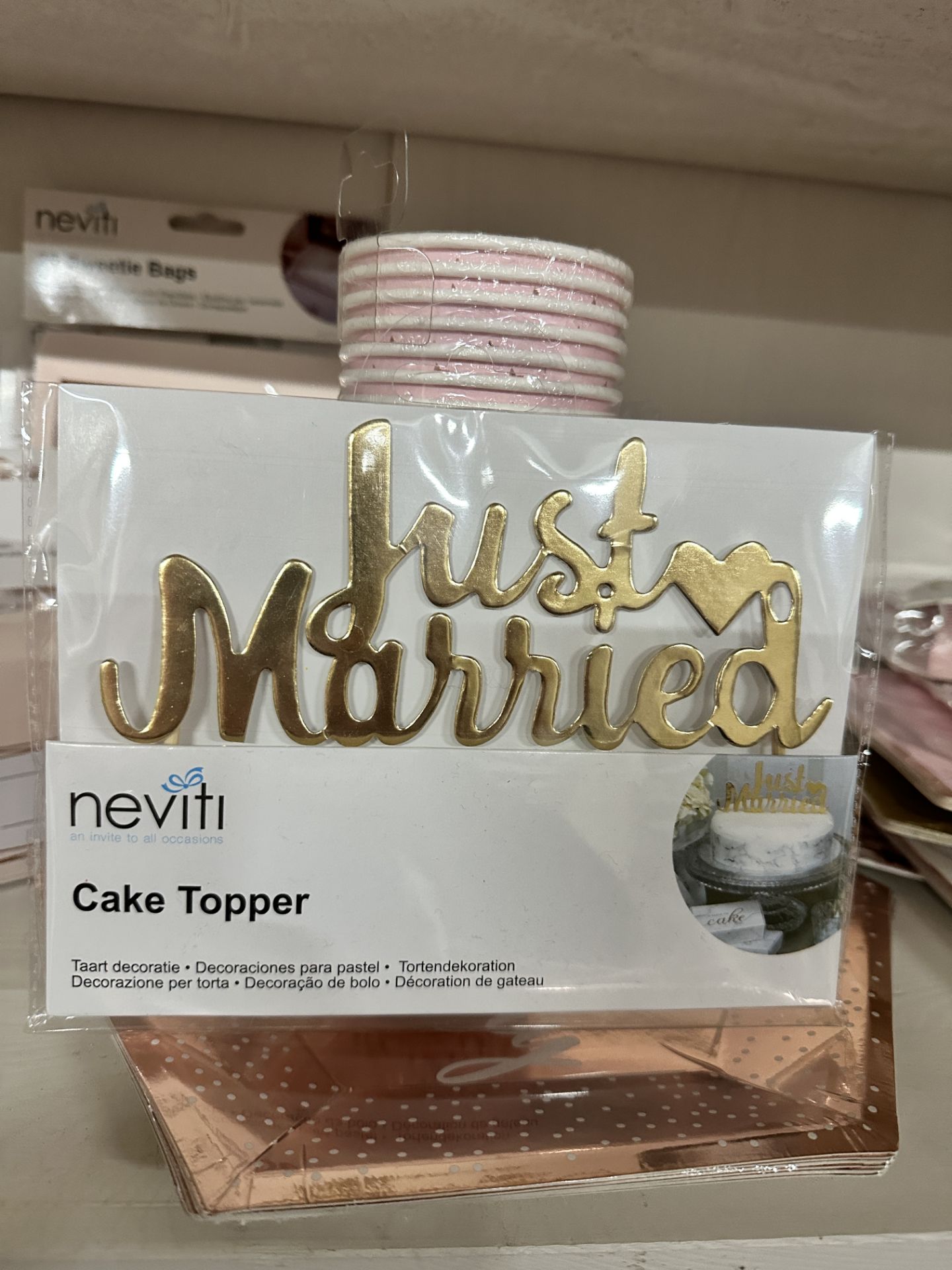 600 x Scripted Marble Just Married Gold Cake Toppers