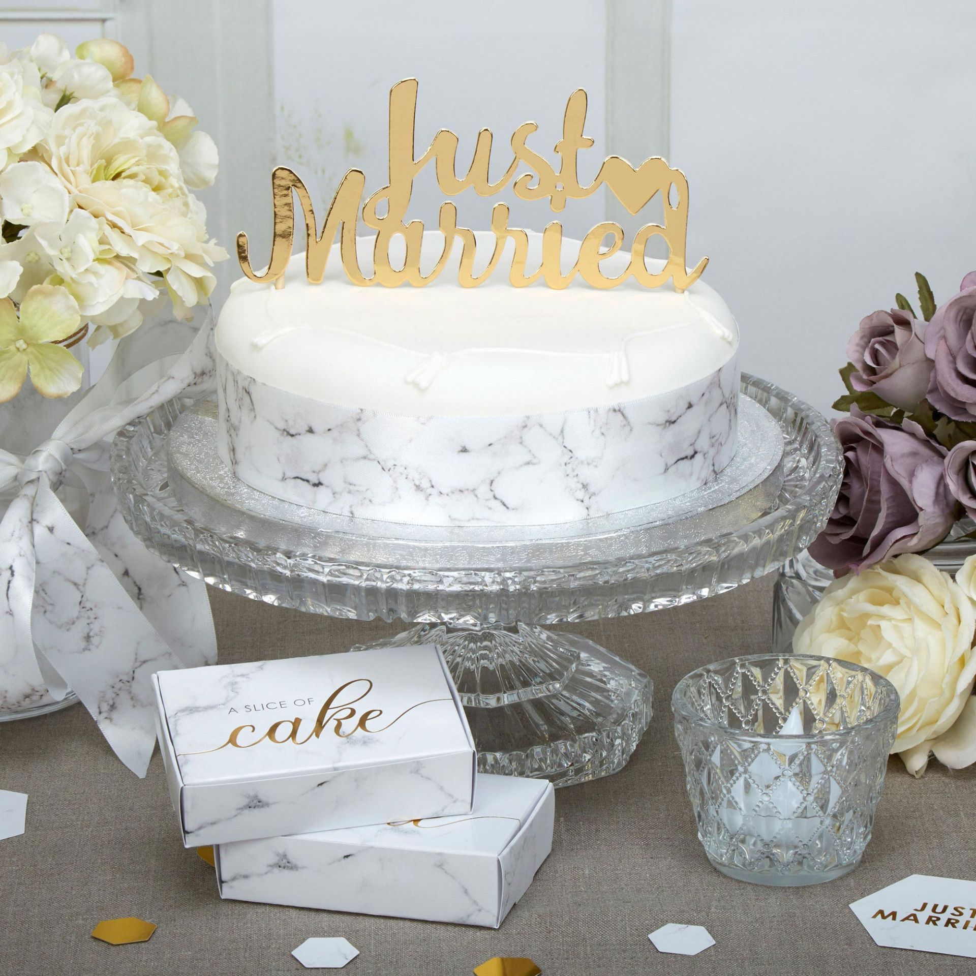 600 x Scripted Marble Just Married Gold Cake Toppers - Image 2 of 3