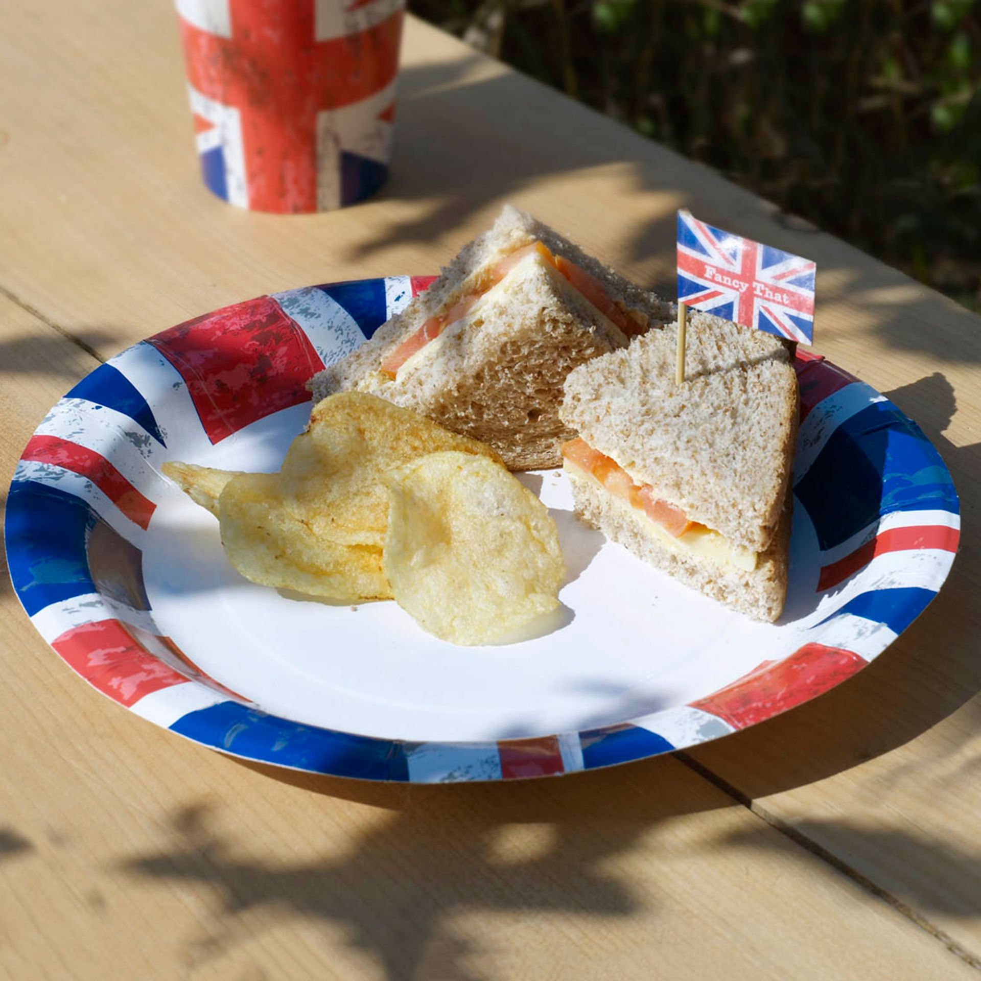 160 x Packs of 8 Celebrate Britain Large Paper Plates - Image 3 of 3