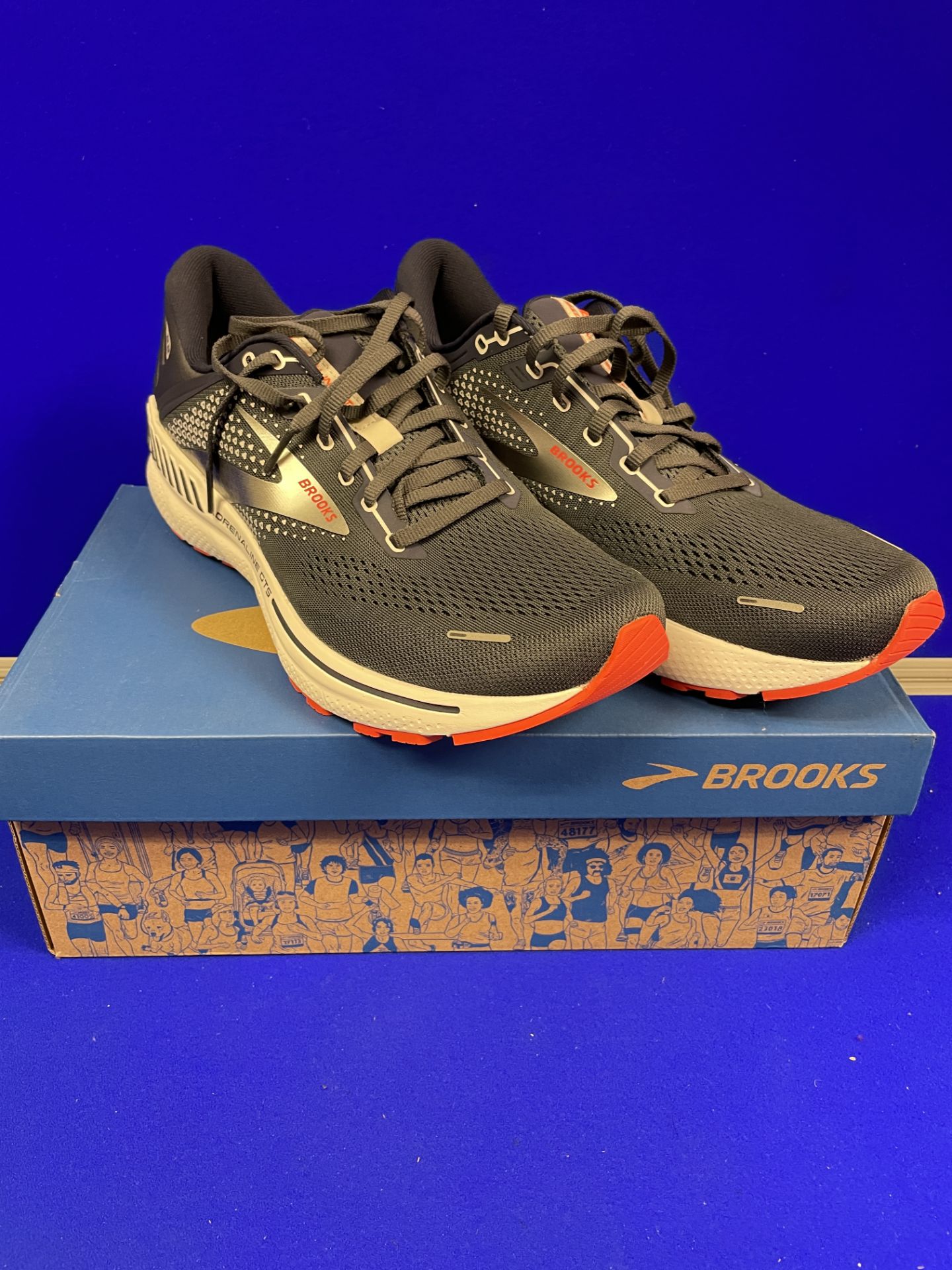 Brooks Adrenaline GTS 22 Men's Running Shoes | UK 11 - Image 2 of 5