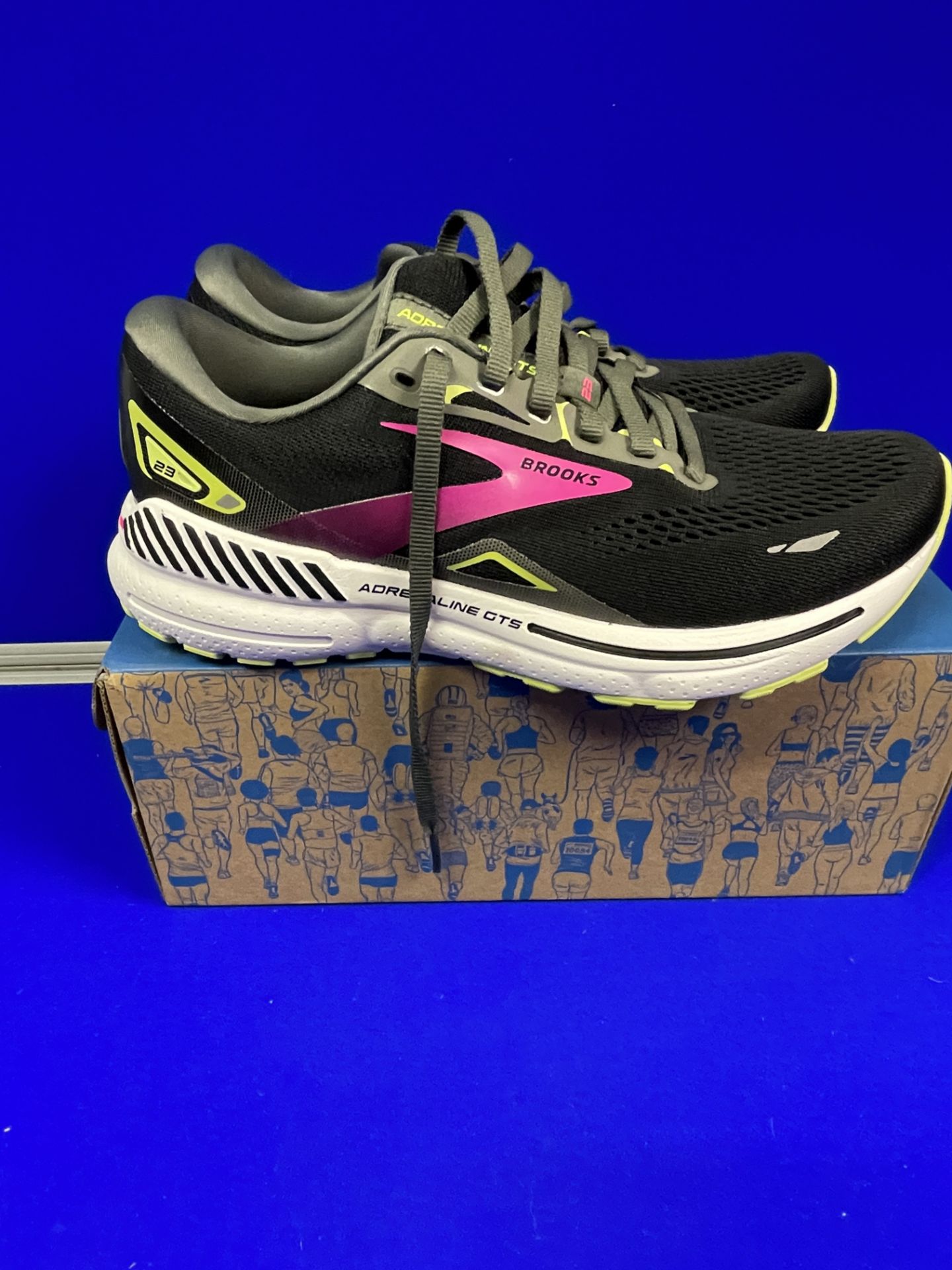 Brooks Adrenaline GTS 23 Women's Trainers | UK 6 - Image 2 of 4