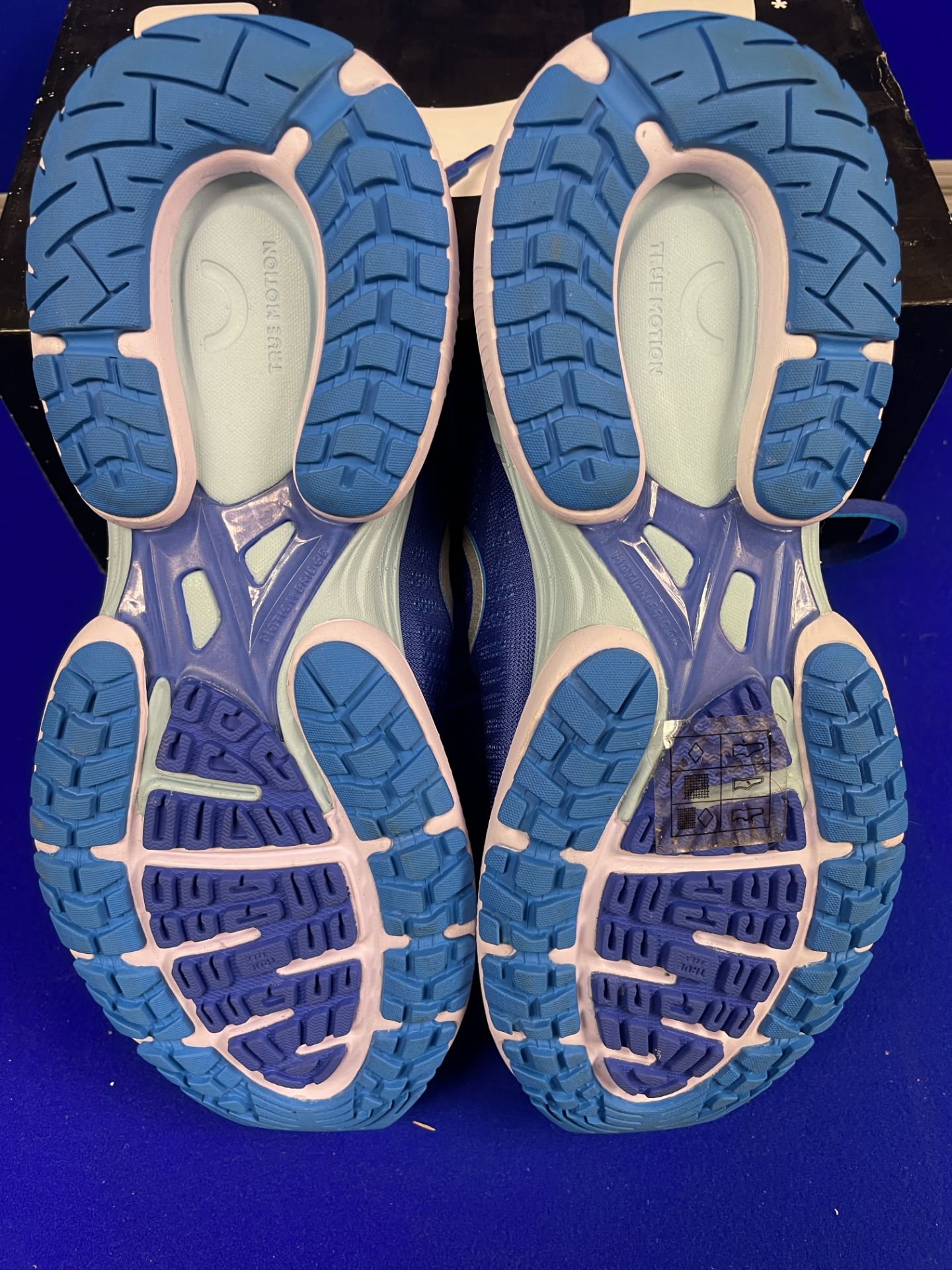 True Motion U-Tech Nevos Women's Running Shoes | UK 5.5 - Image 2 of 3