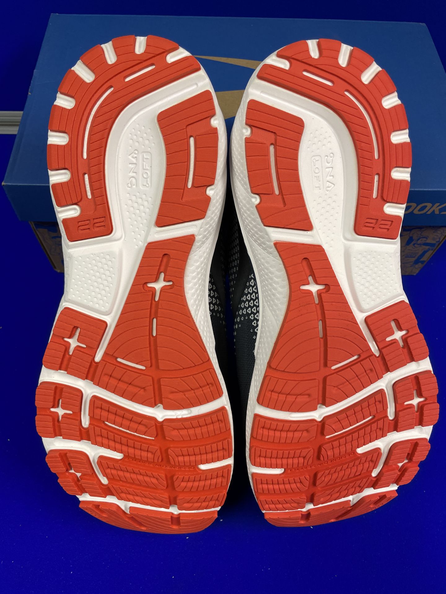 Brooks Adrenaline GTS 22 Men's Running Shoes | UK 11 - Image 3 of 5