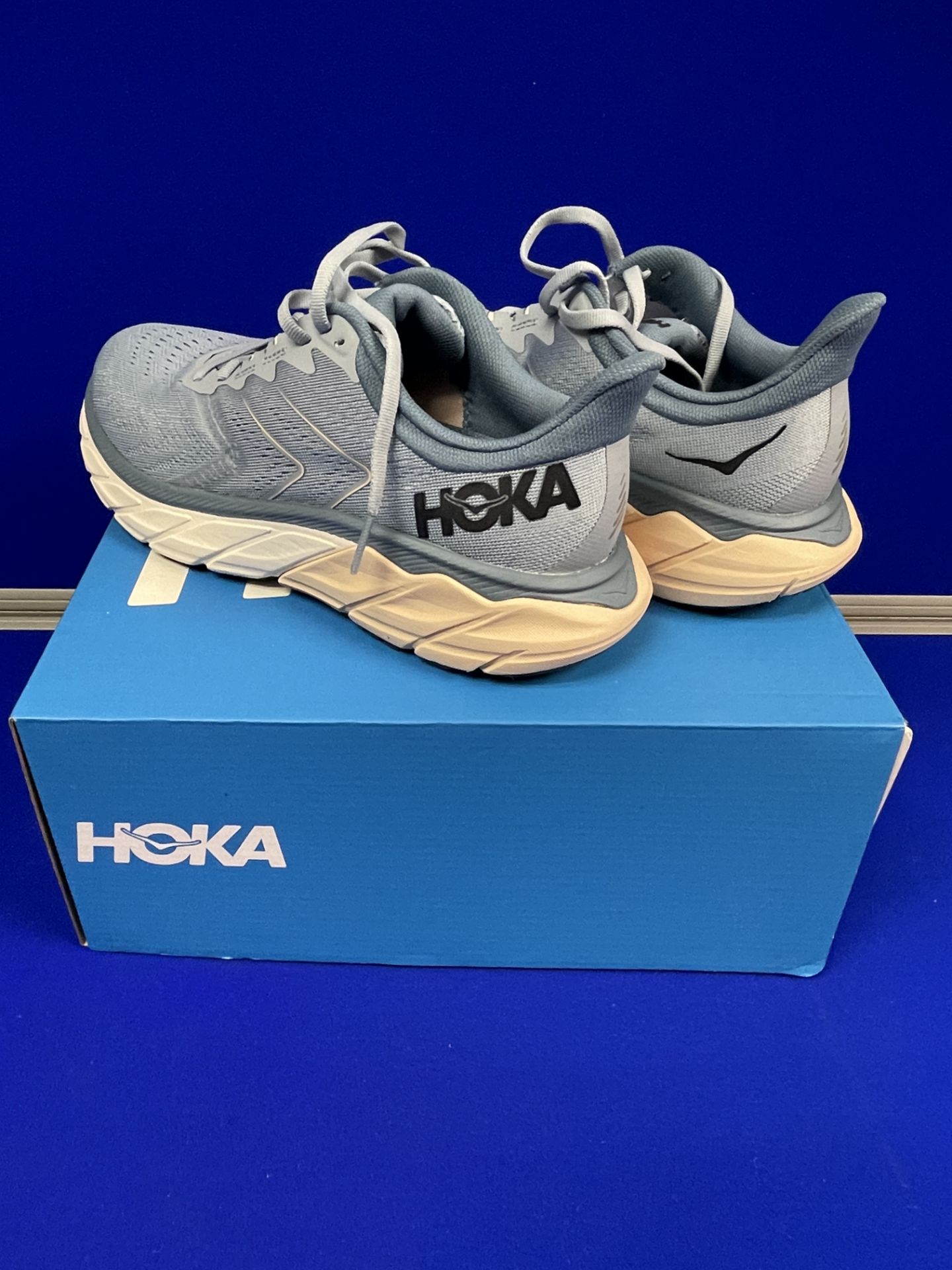 Hoka One One Arahi 5 Women's Trainers | UK 5.5 - Image 2 of 4