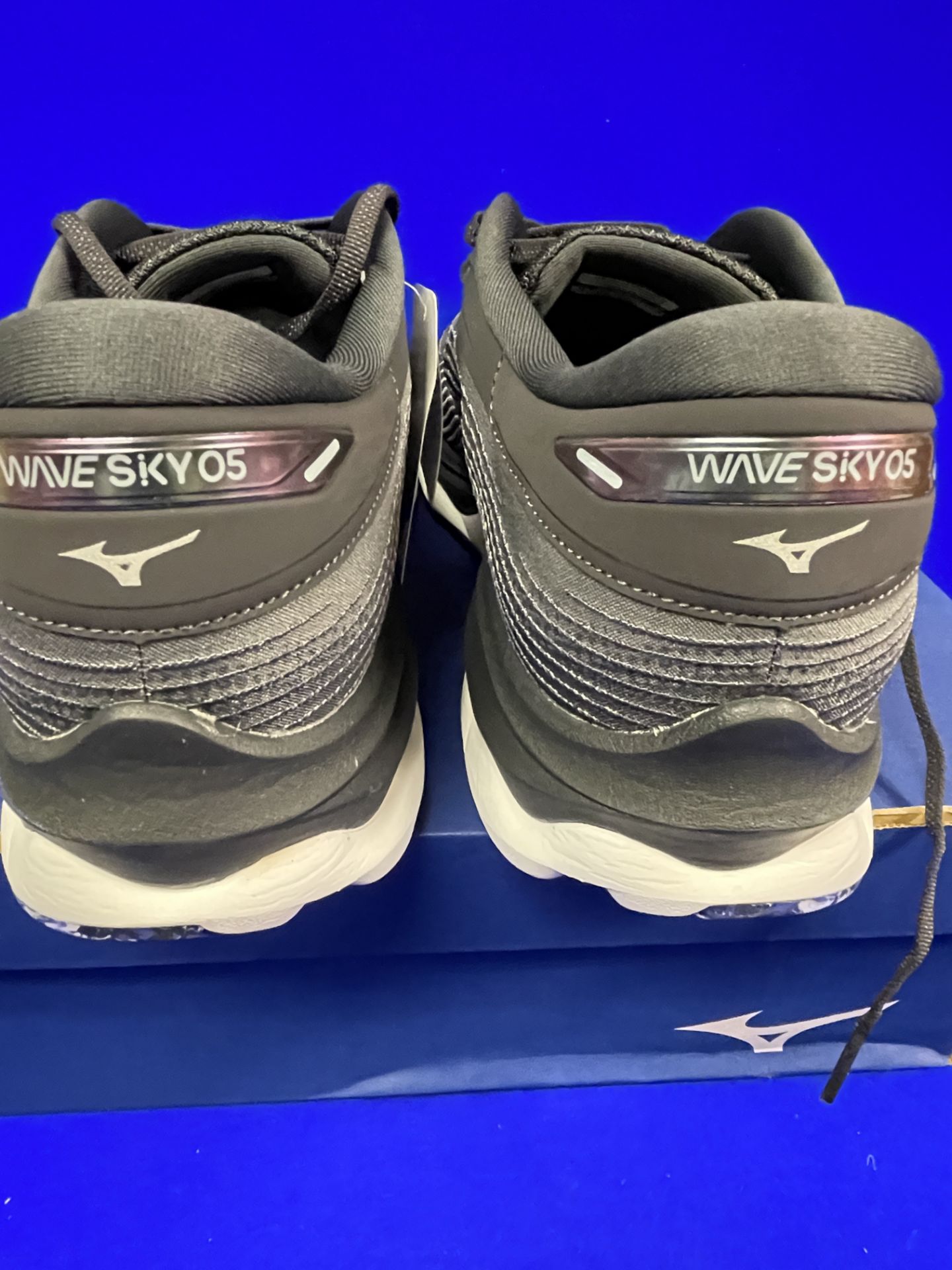 Mizuno Wave Sky 5 Men's Running Shoes | UK 12 - Image 2 of 4