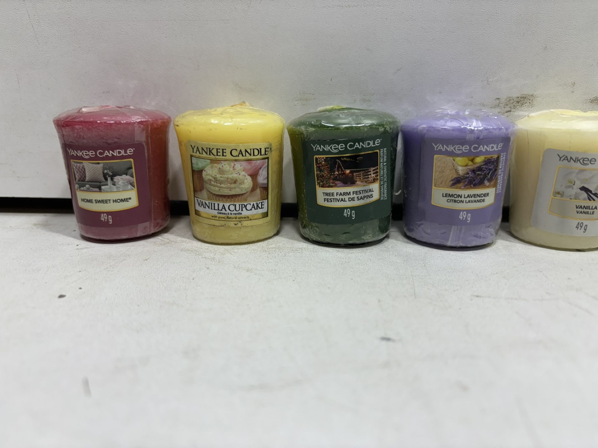 228 x Various Scented Small Yankee Candles - Image 2 of 5