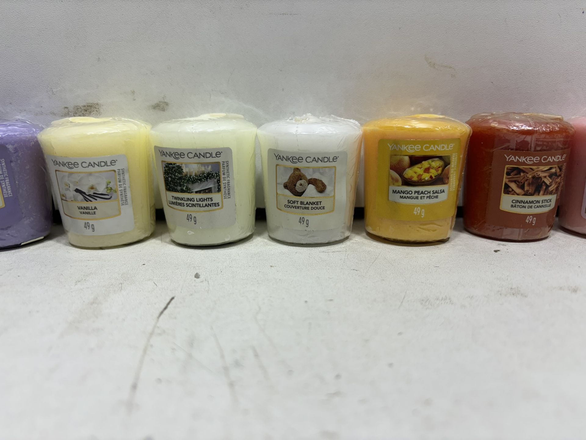 228 x Various Scented Small Yankee Candles - Image 3 of 5