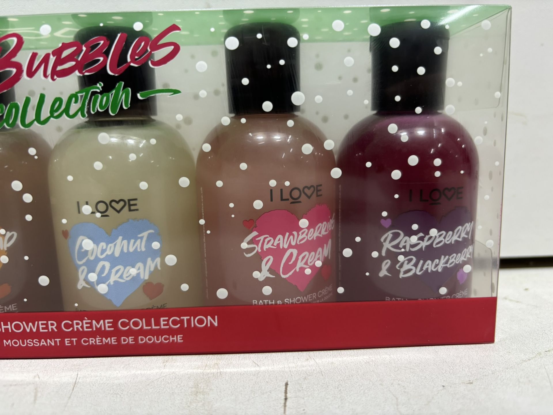 12 x I Love Cosmetics Lots of Bubbles Bath & Shower Creme Festive Collection Gift Sets - Image 3 of 10