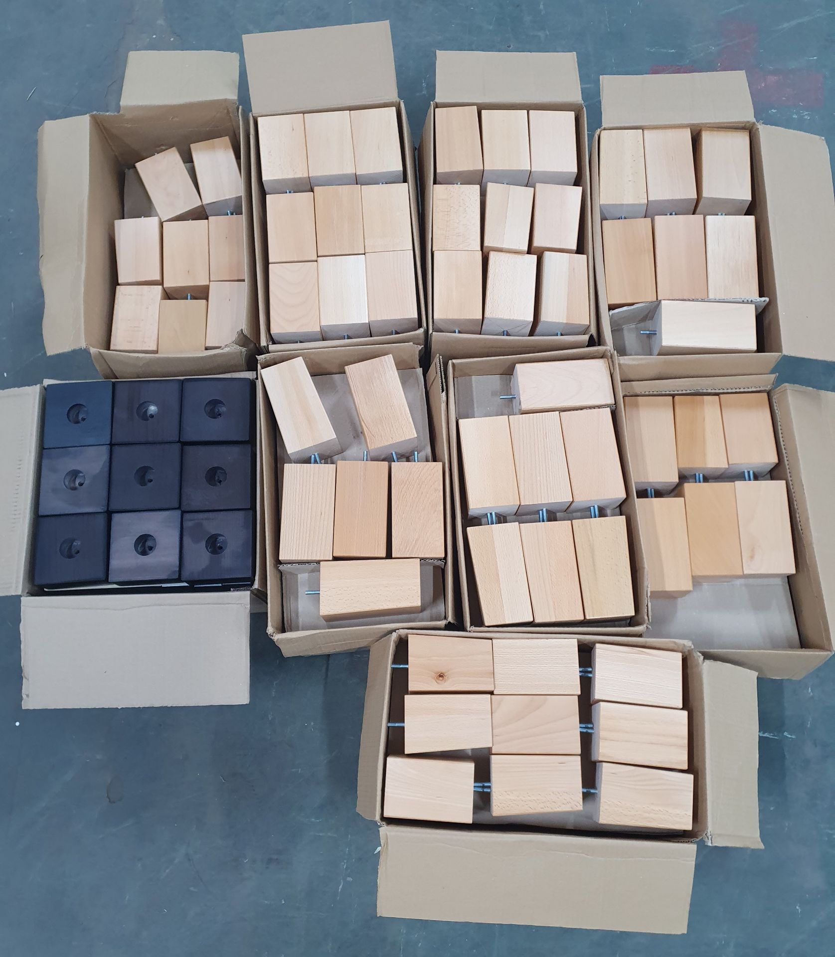 292 x Assorted Wooden Furniture Feet / Sofa Base Legs - Image 12 of 12