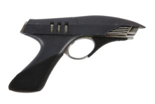 PICARD | ALTERNATE TIMELINE "CONFEDERATION OF EARTH" STUNT PHASER PISTOL PROP