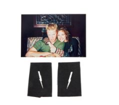 STARSHIP TROOPERS | DINA MEYER "DIZZY FLORES" PRIVATE EPAULET PROPS AND PHOTO