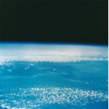 NASA, Wunderschöne Ansicht der Erdkugel aus 700 km Höhe vom Space Shuttle aus (Mission STS-52).