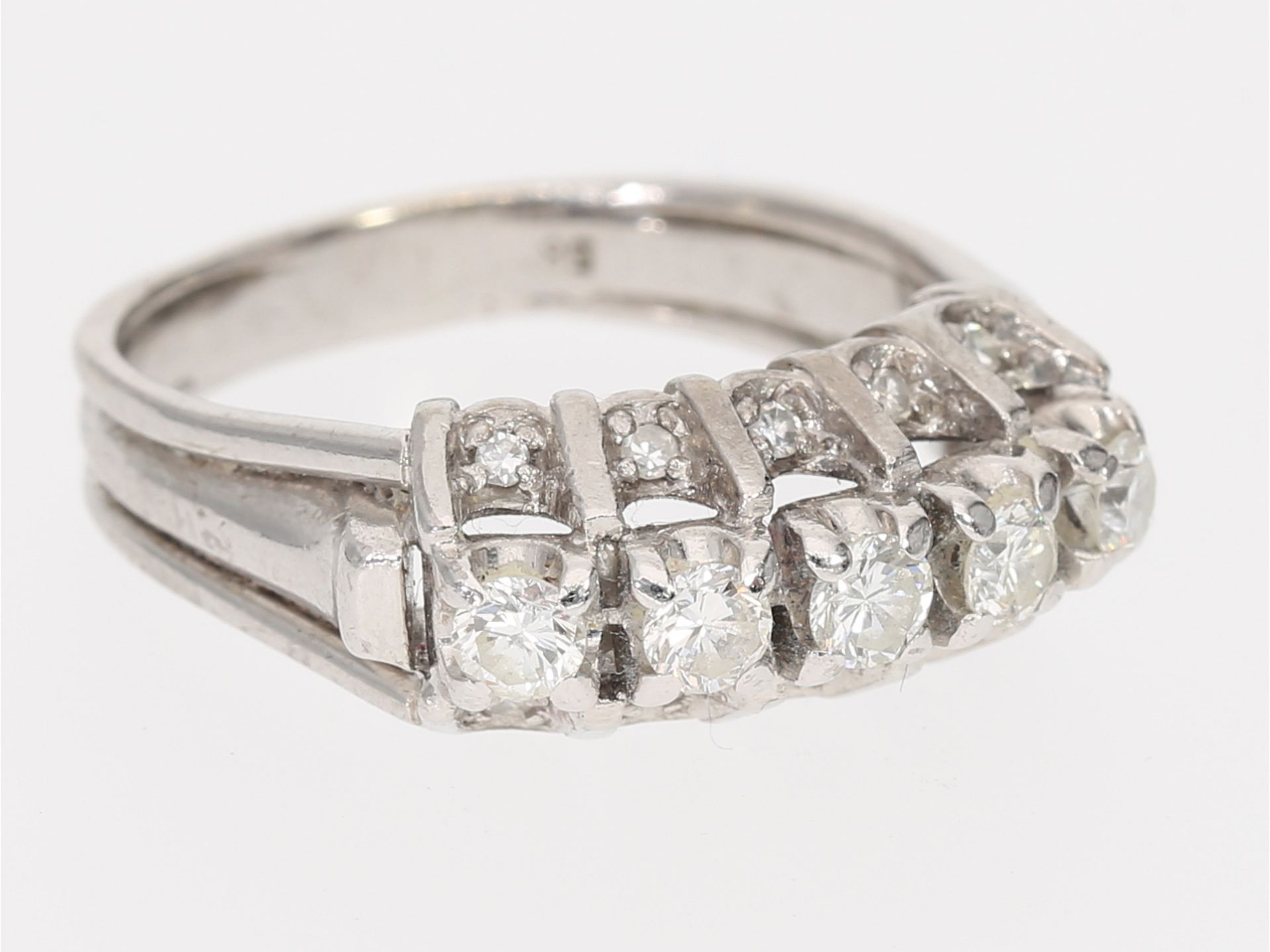 Ring: schöner weißgoldener vintage Brillant/Diamant-Goldschmiedering - Bild 2 aus 2