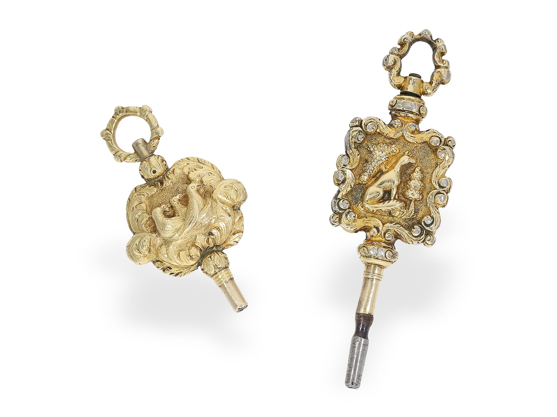 Uhrenschlüssel: 2 sehr seltene Spindeluhrenschlüssel mit Hochrelief, um 1800 - Bild 2 aus 2