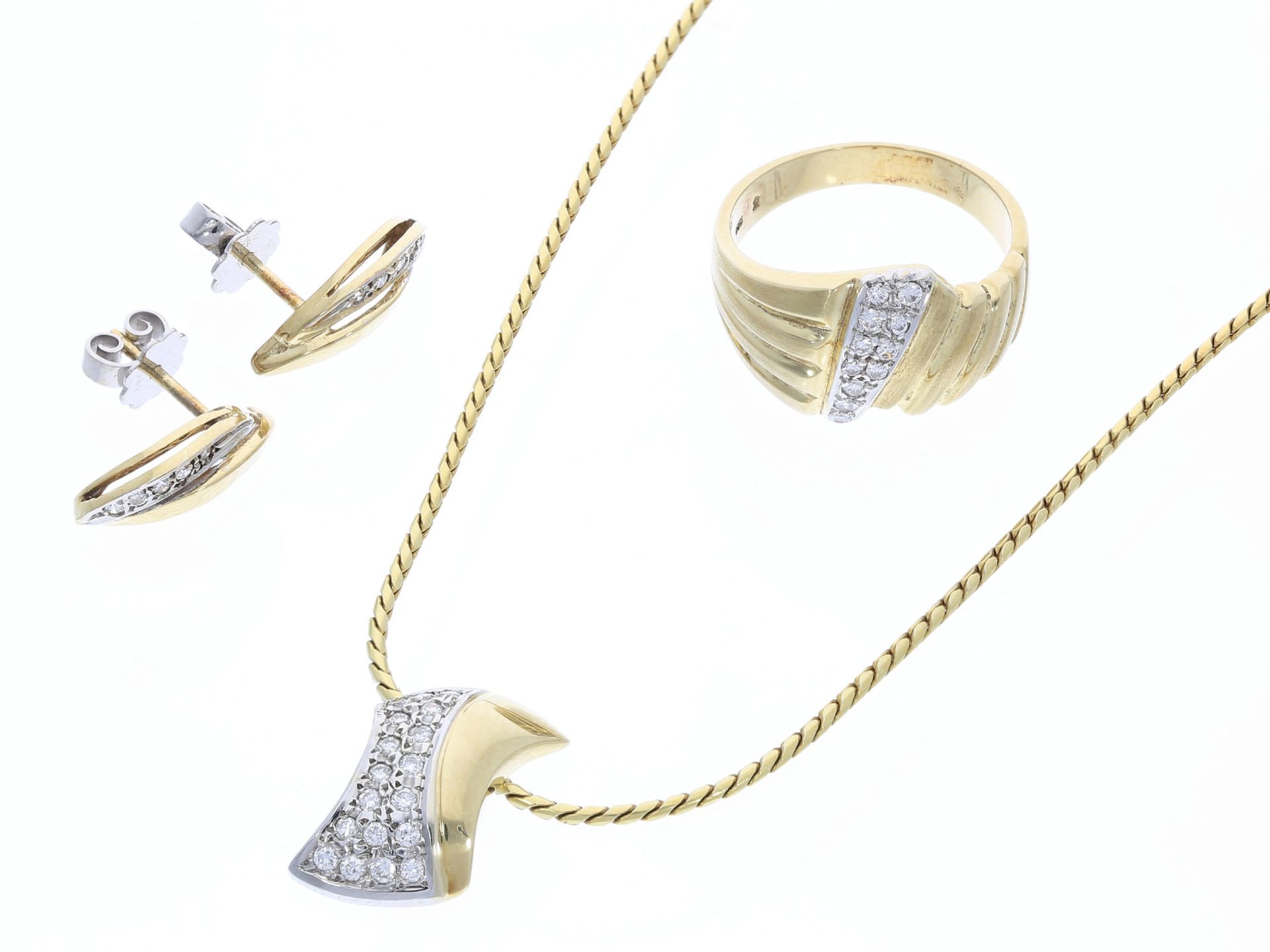 Collier/Ohrschmuck/Ring: feines Bicolor-Schmuckset aus 14K Gold besetzt mit Brillanten