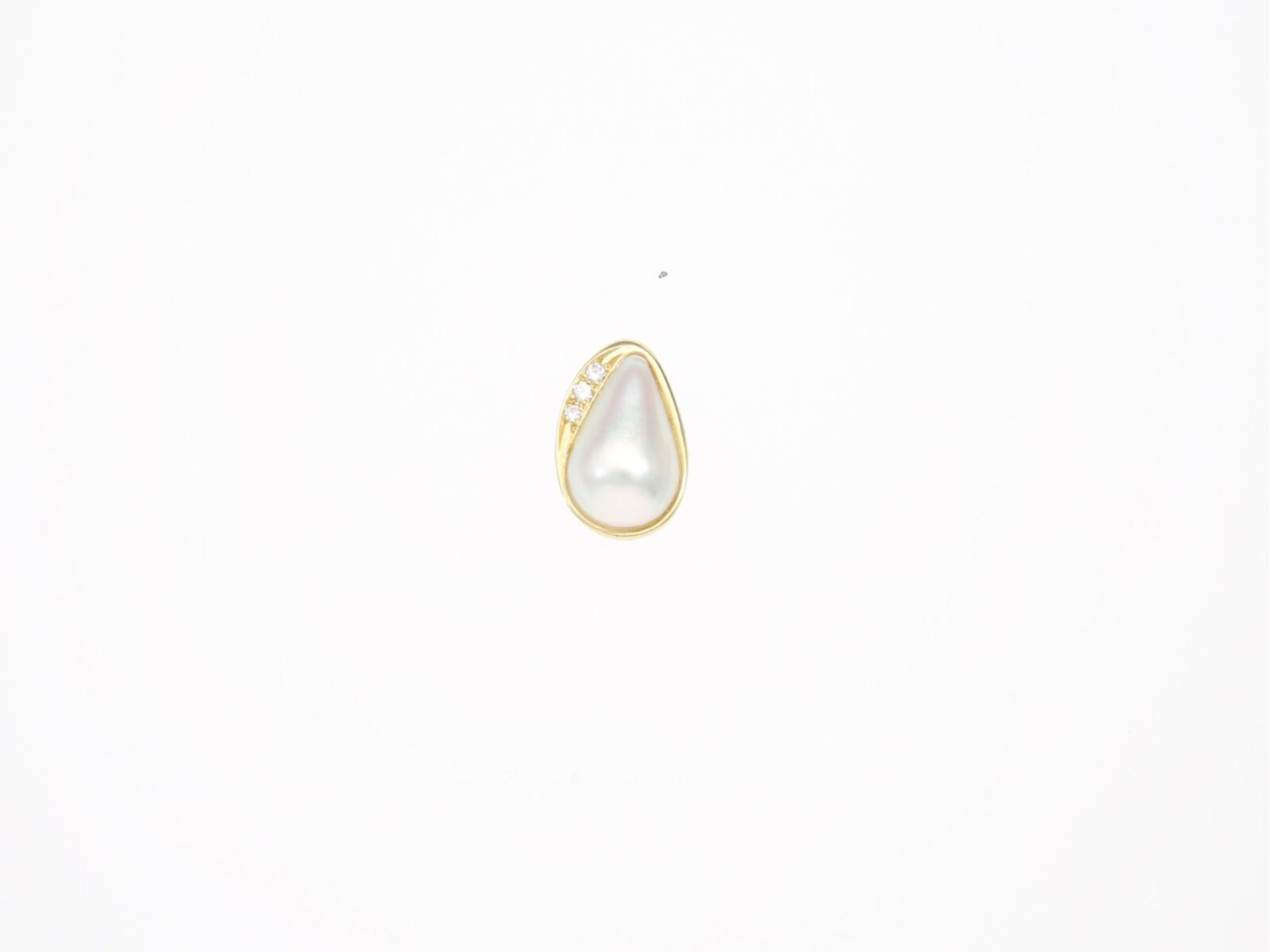 Kette/Collier: Konvolut Perlenketten und ein goldener Einhänger mit Mabé-Perle und Brillanten - Bild 3 aus 4