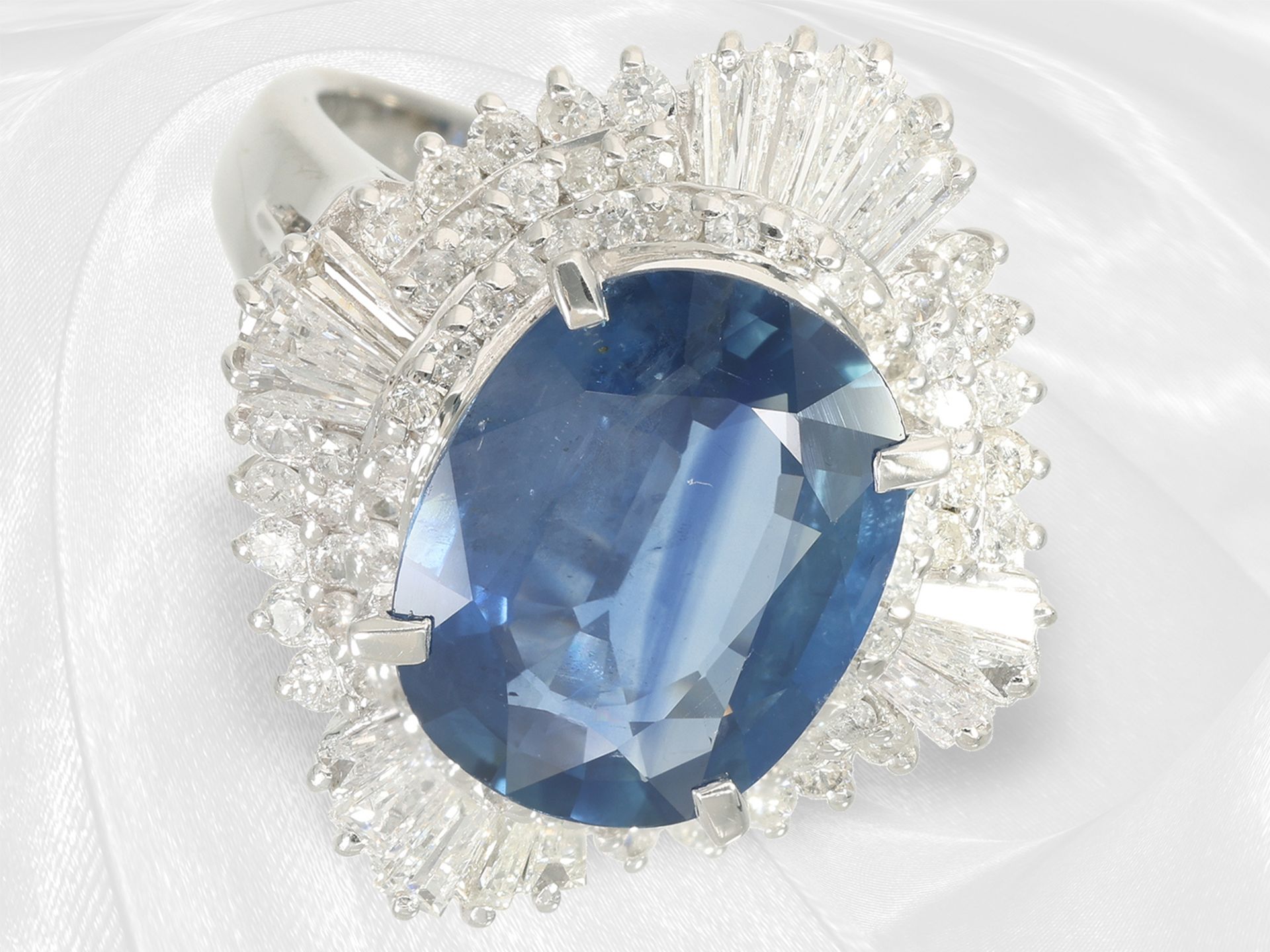 Ring: extremely high-quality ballerina ring, platinum, large sapphire, abundant diamond setting, IGI - Image 3 of 8