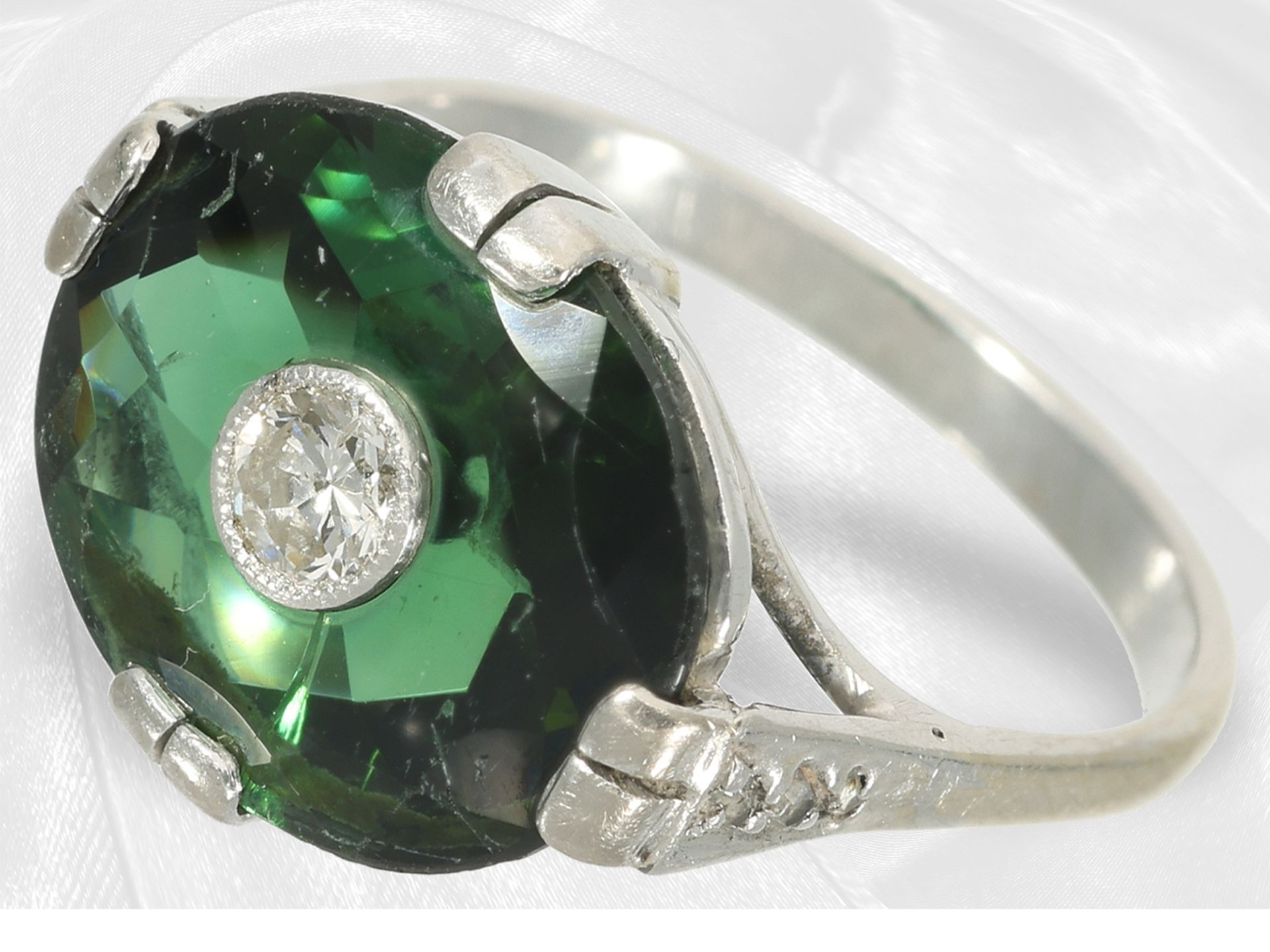 Ring: ausgesprochen schöner antiker Turmalin/Diamantring, um 1910