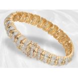 Armband: geschmackvolles Brillant-Goldschmiedearmband, Bicolor, ca. 4,16ct