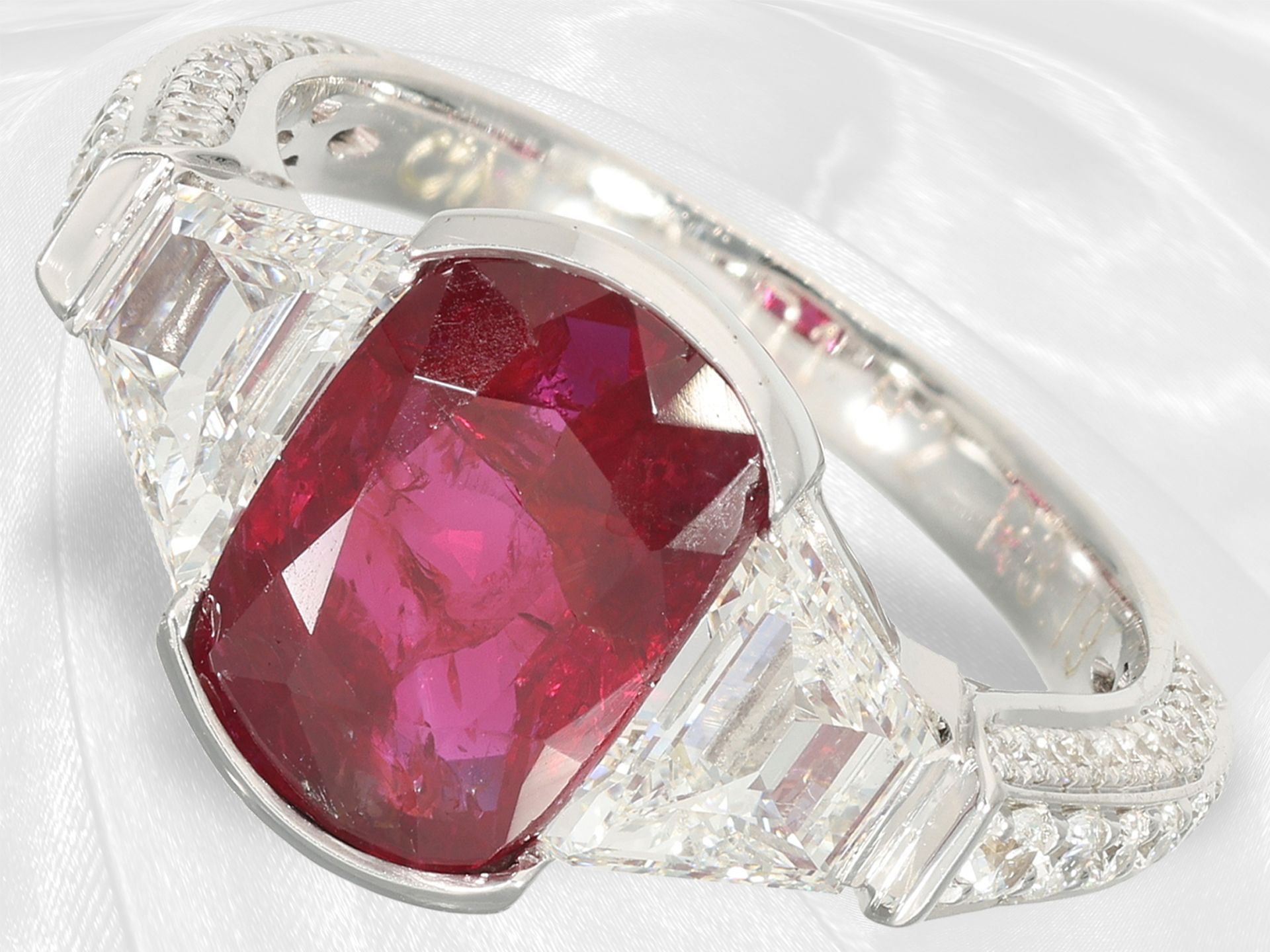 Ring: exclusiver Goldschmiedering, NO-HEAT Burma-Rubin "Vivid Pigeon's Blood", 3,19ct, WGA 44.140€