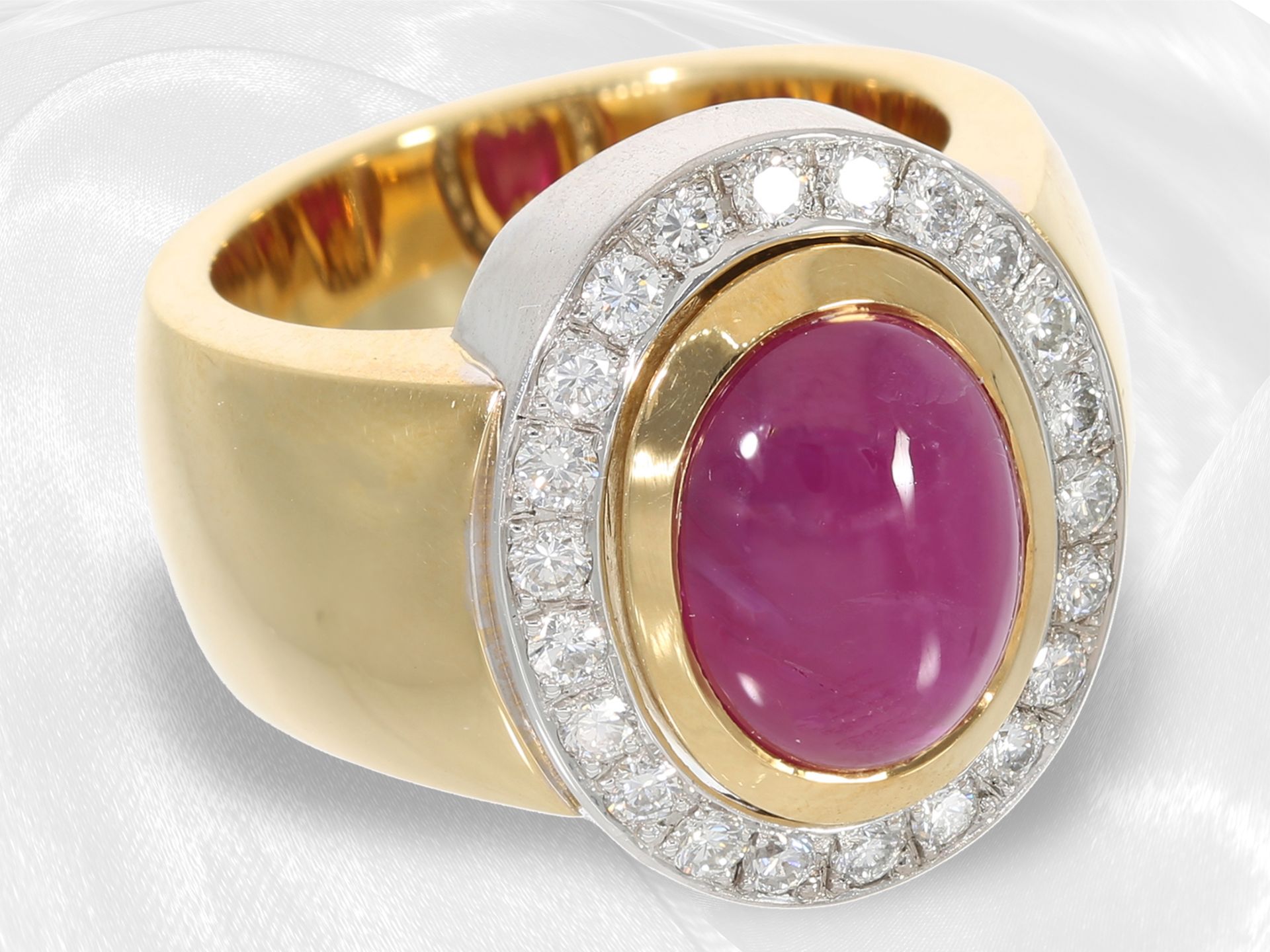 Ring: raffiniert gearbeiteter Rubin/Saphir/Smaragd-Wechselring mit Brillanten, 18K Gold, Manufaktur  - Bild 2 aus 5