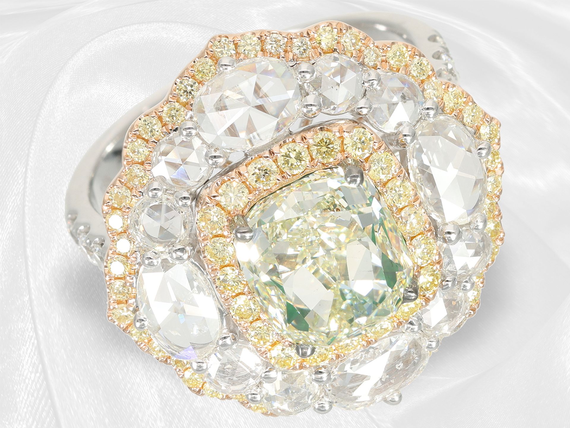 Ring: äußerst wertvoller Diamantring mit grünem Fancy Diamanten von 3,08ct, GIA Report - Bild 3 aus 8