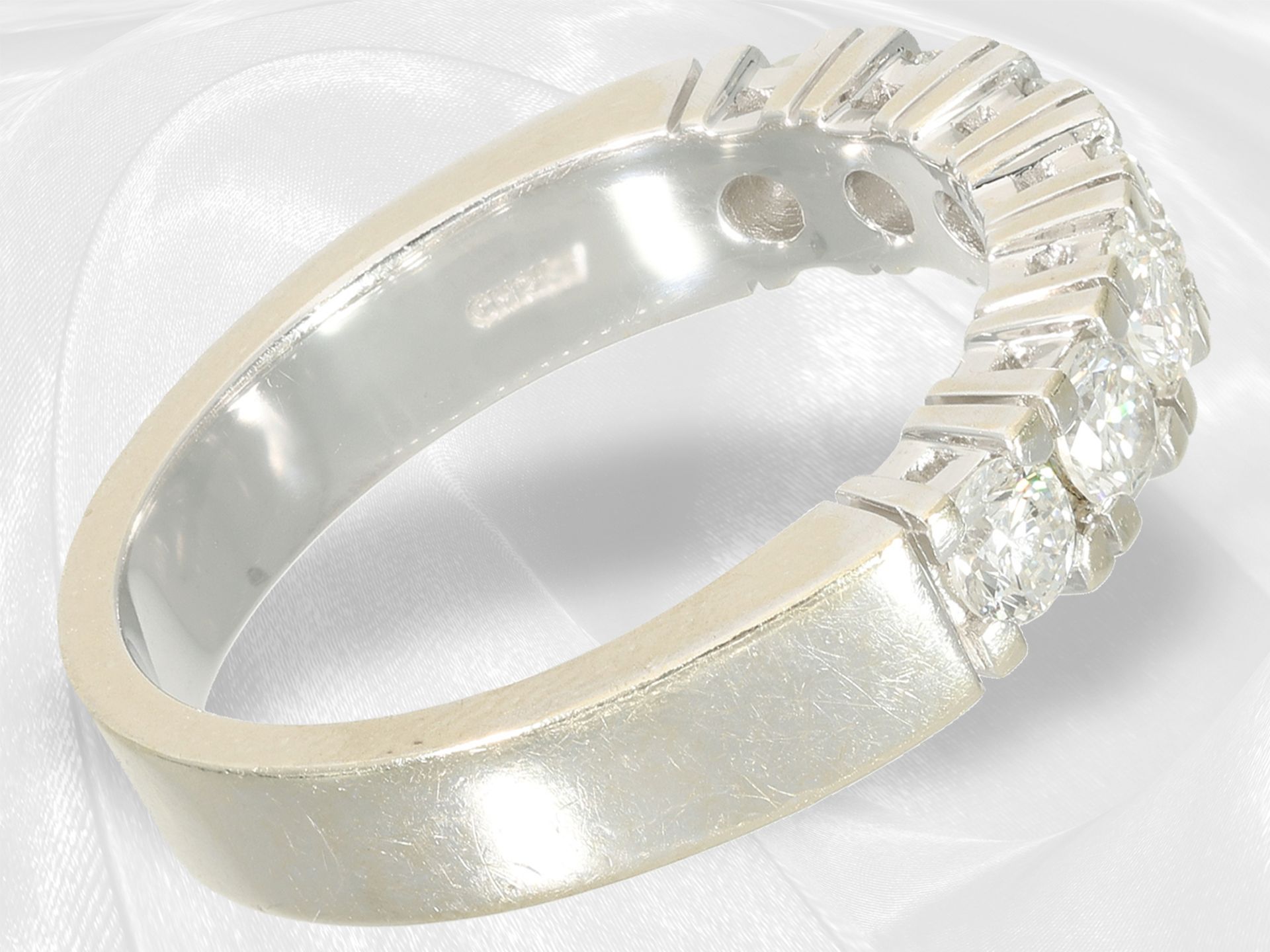 High-quality, solid brand jewellery, white gold brilliant-cut diamond ring by Christ, approx. 0.84ct - Image 3 of 3