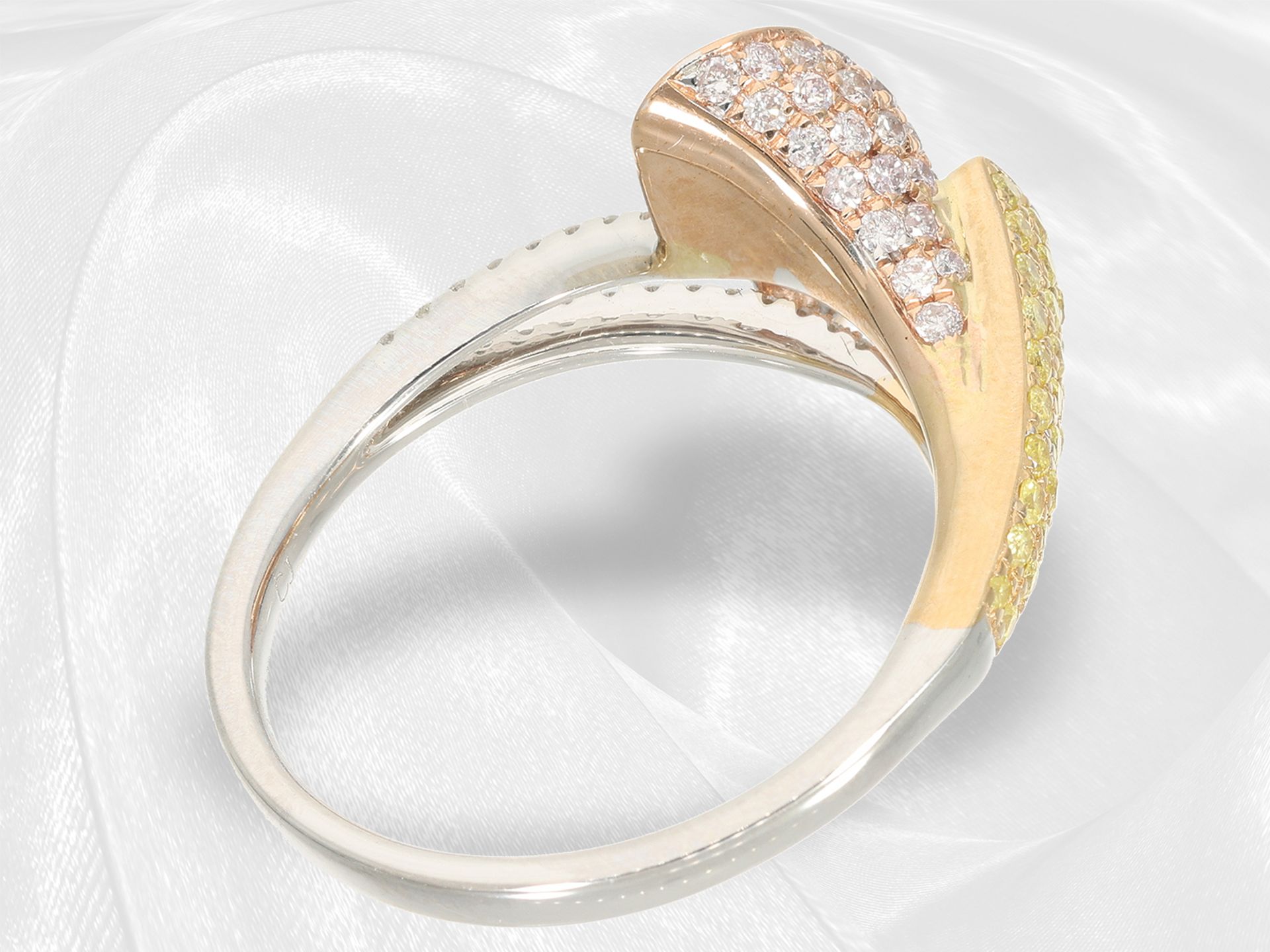 Ring: neuwertiger eleganter Tricolor-Brillantring, weiße, gelbe und pinke Brillanten - Bild 4 aus 6