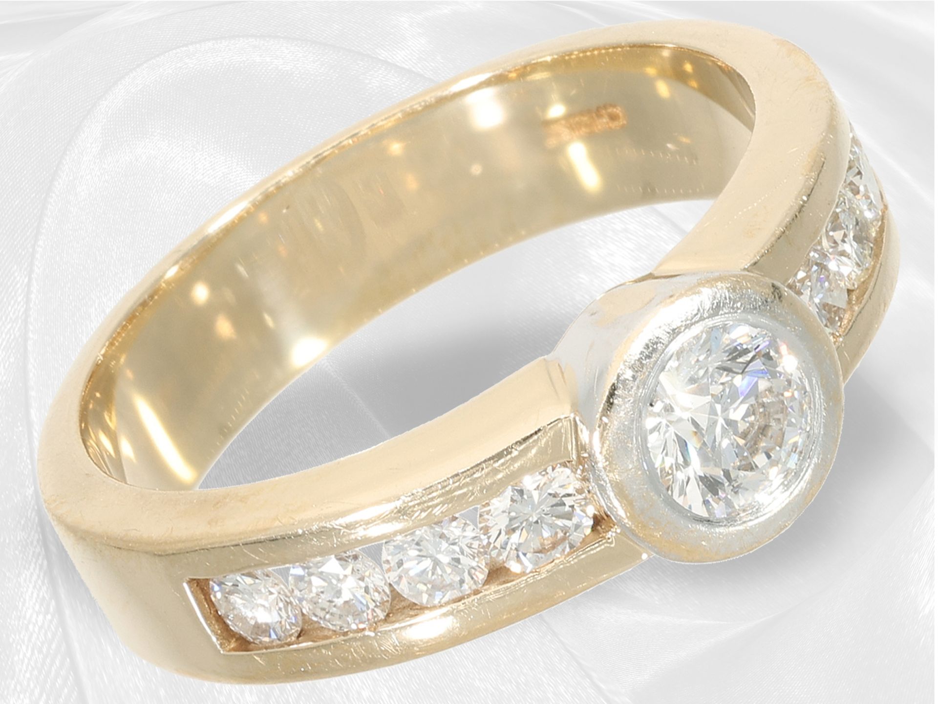 Ring: Markenschmuck, goldener Brillantring von Christ mit Zertifikat, ca. 1ct Brillanten - Bild 3 aus 4
