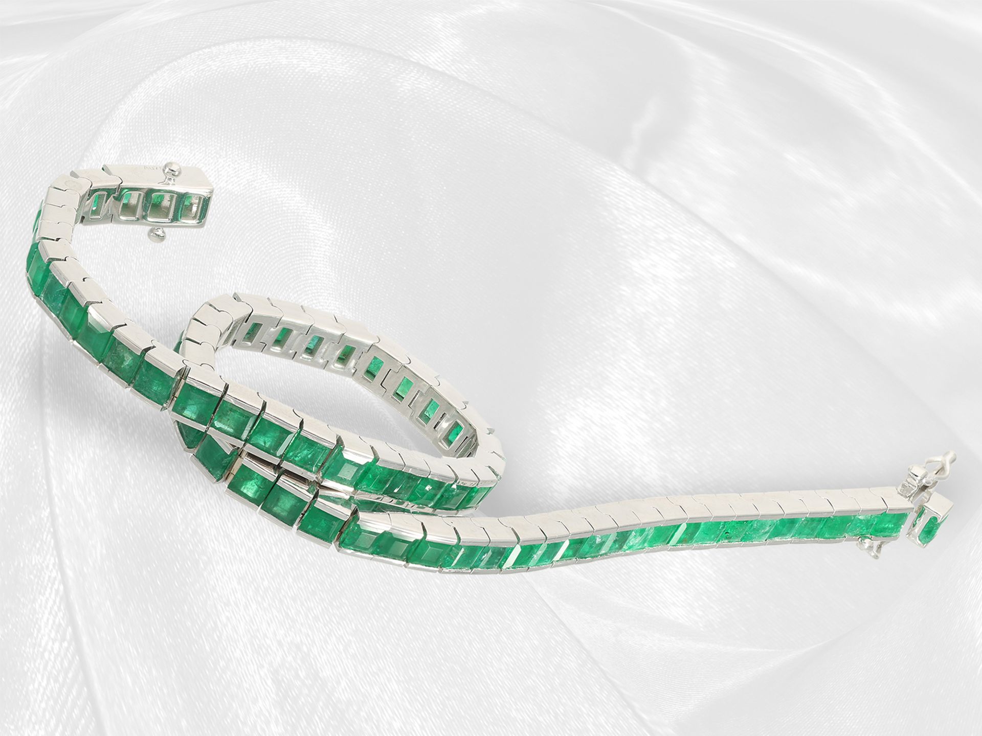 Unworn and modern emerald goldsmith bracelet, approx. 8.7ct, 18K white gold