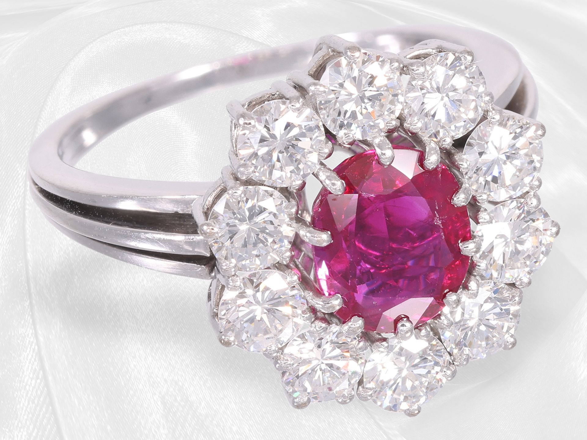 Ring: extremely decorative and high quality vintage ruby/brilliant cut diamond flower ring, approx. - Image 2 of 5