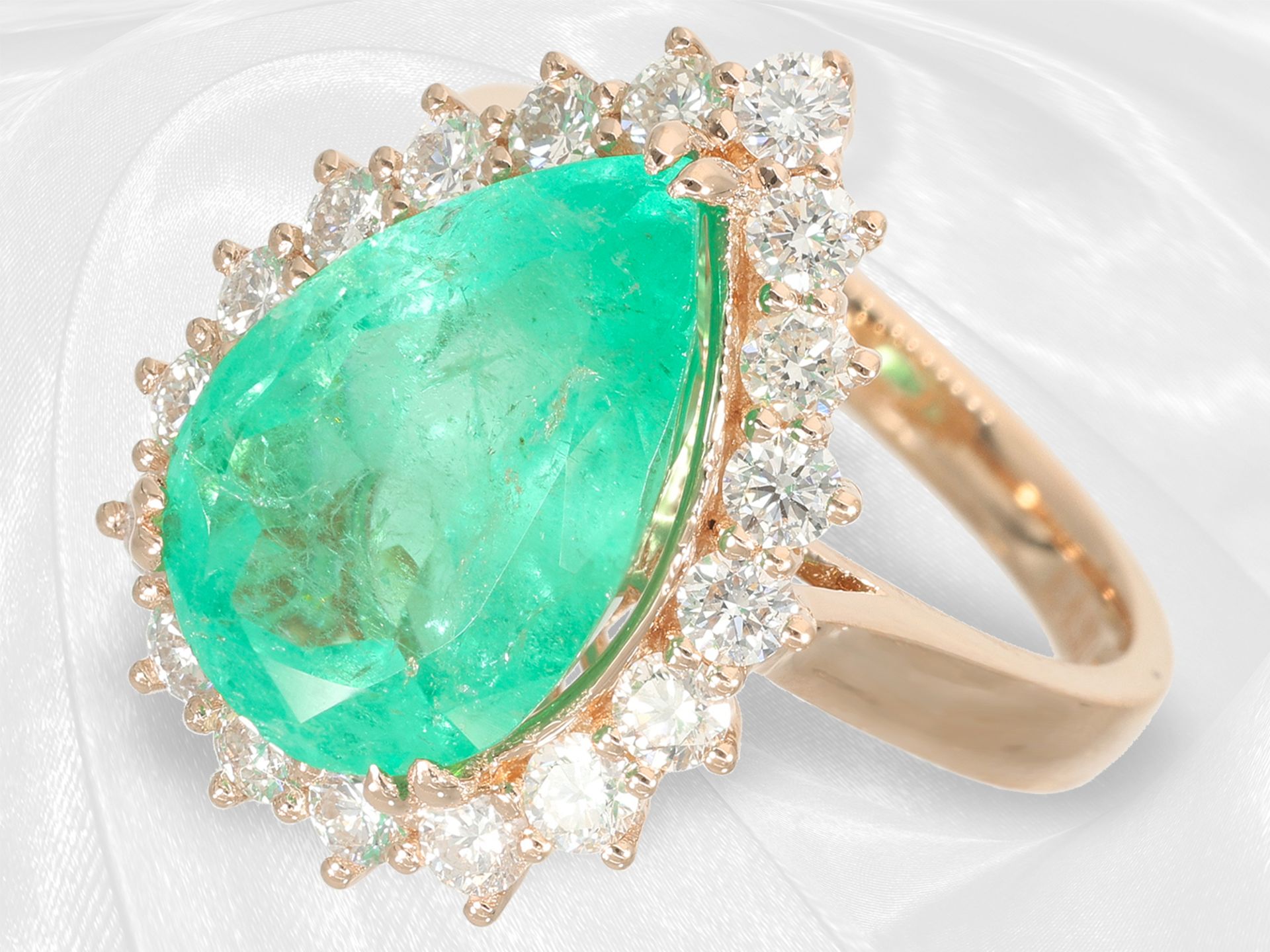 Ring: modern, formerly very expensive emerald/brilliant-cut diamond ring, natural Colombian emerald  - Image 2 of 7