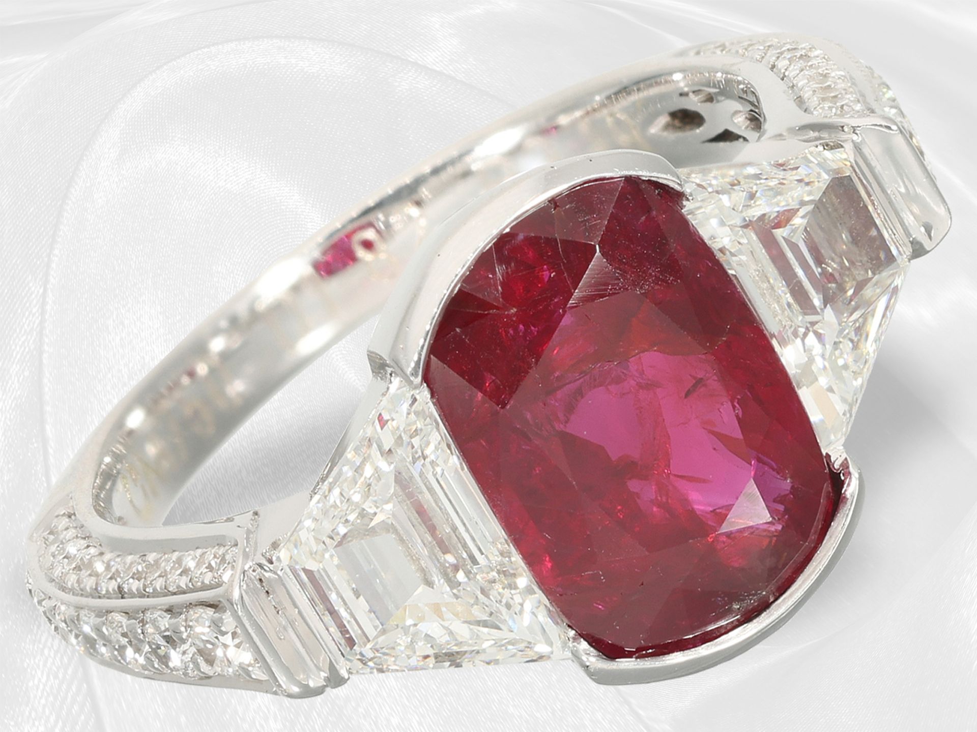 Ring: exclusiver Goldschmiedering, NO-HEAT Burma-Rubin "Vivid Pigeon's Blood", 3,19ct, WGA 44.140€ - Bild 3 aus 5