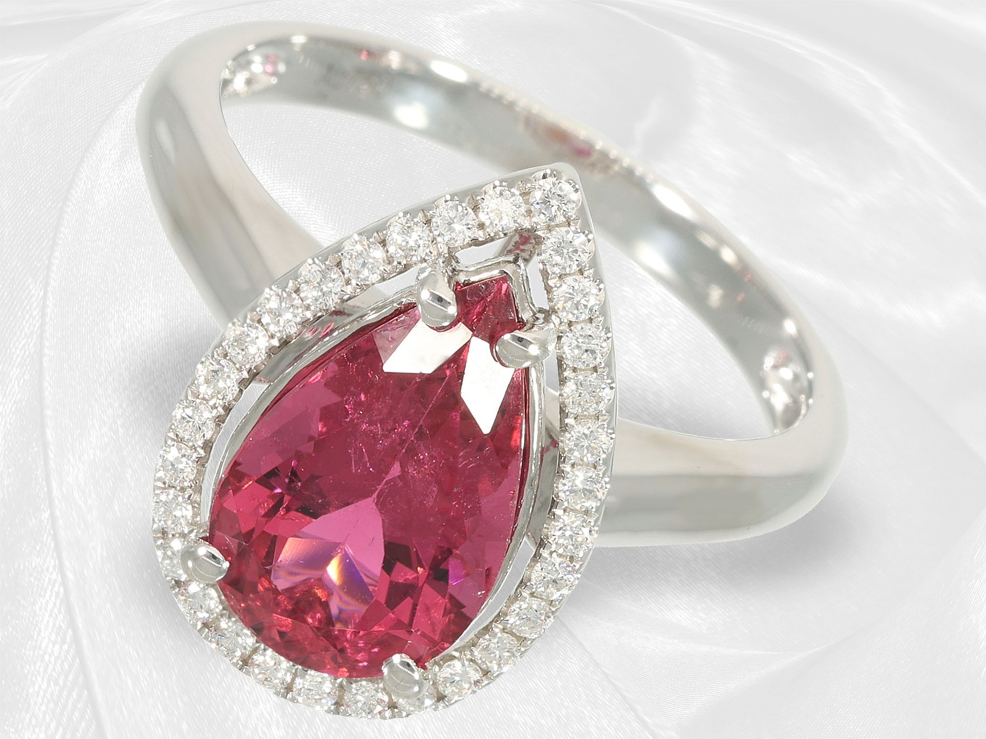 Very beautiful tourmaline/brilliant-cut diamond ring with a drop rubellite of approx. 2.7ct, 18K gol