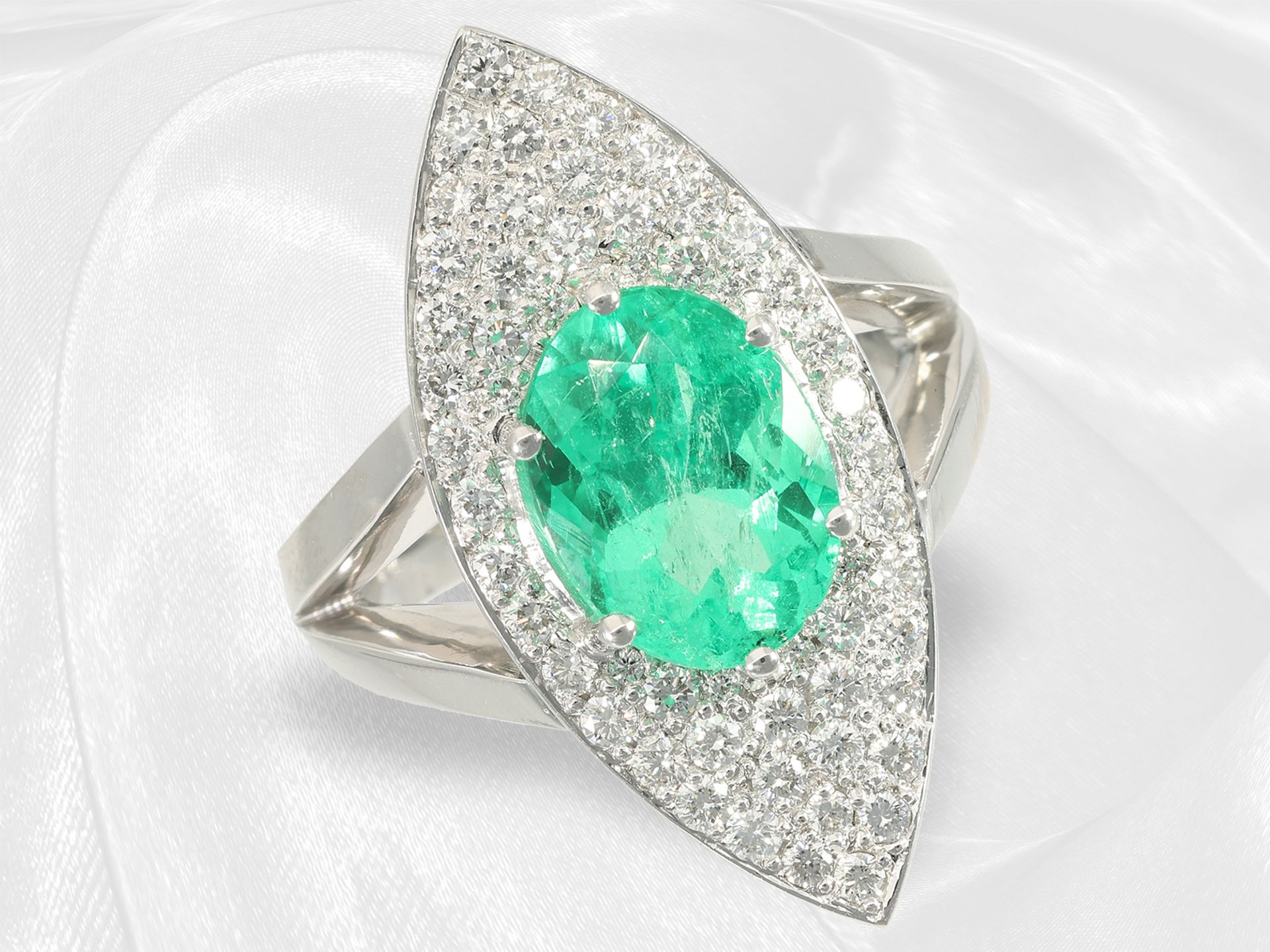 Formerly very expensive emerald/brilliant-cut diamond goldsmith ring with Colombian top quality emer