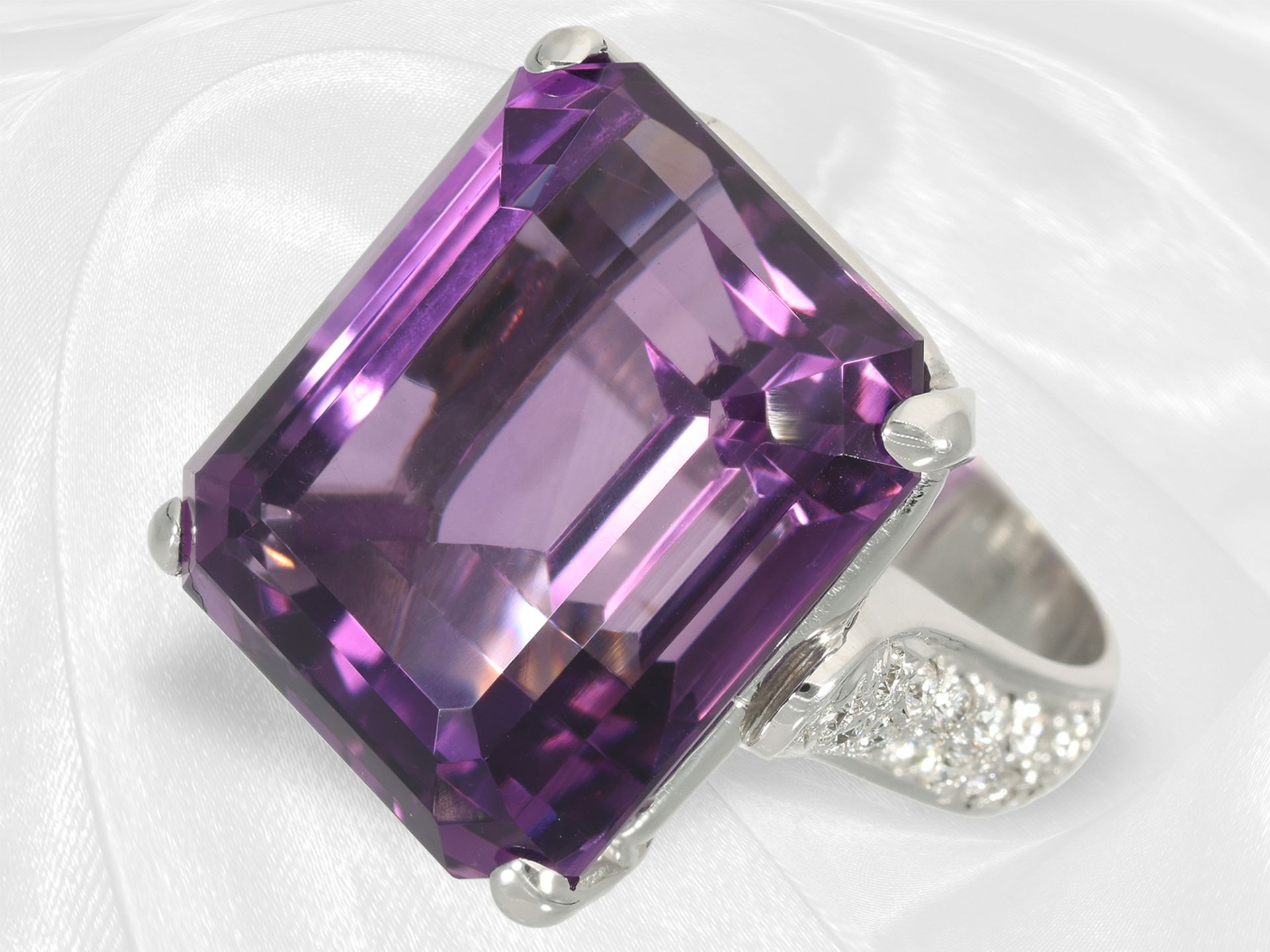 Ring: beautiful, like new and modern goldsmith ring with amethyst/brilliant-cut diamond setting, 14K - Image 3 of 5