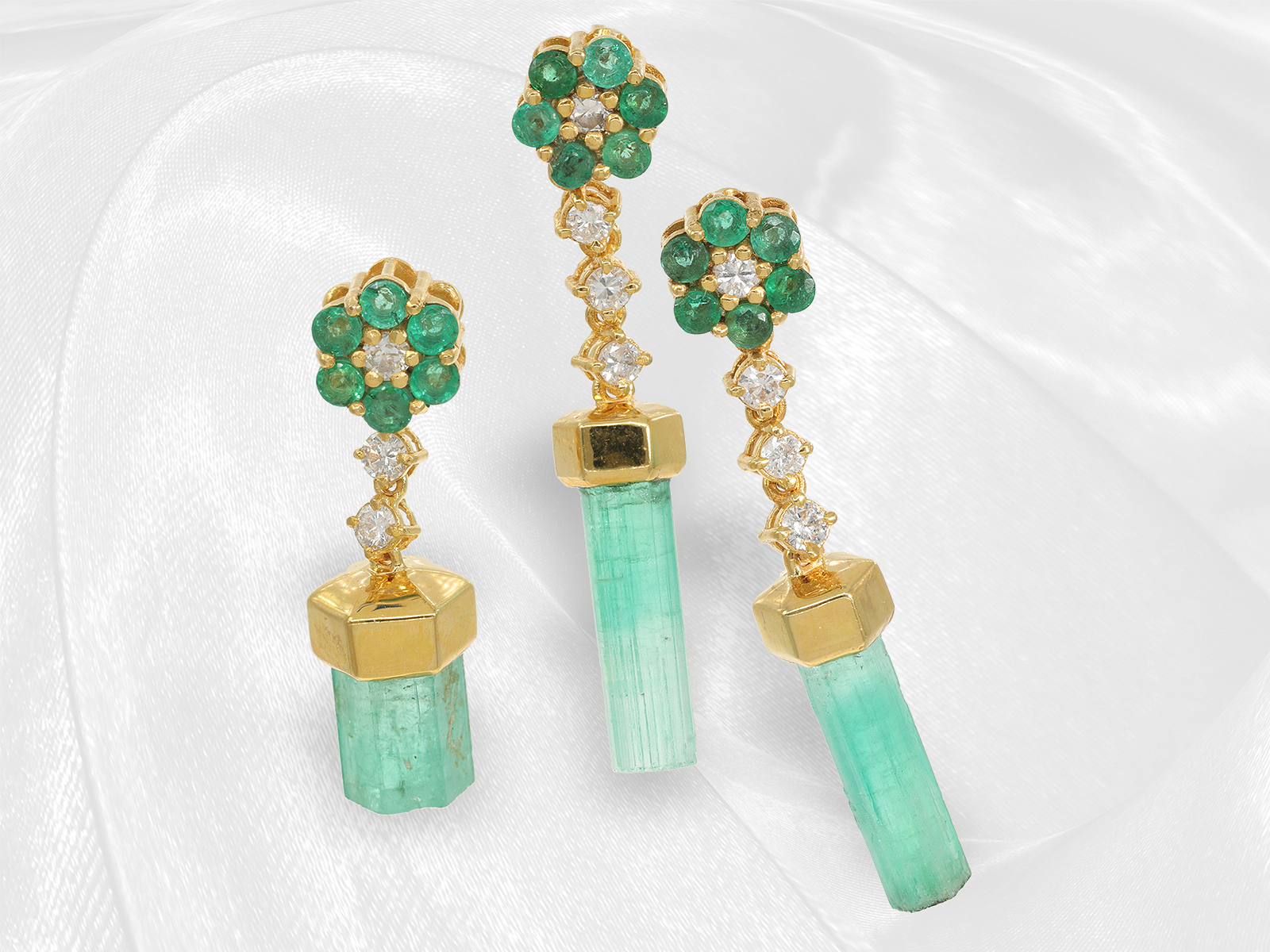 Golden earrings and matching pendant with emerald crystal and brilliant-cut diamonds, handmade, 18K 