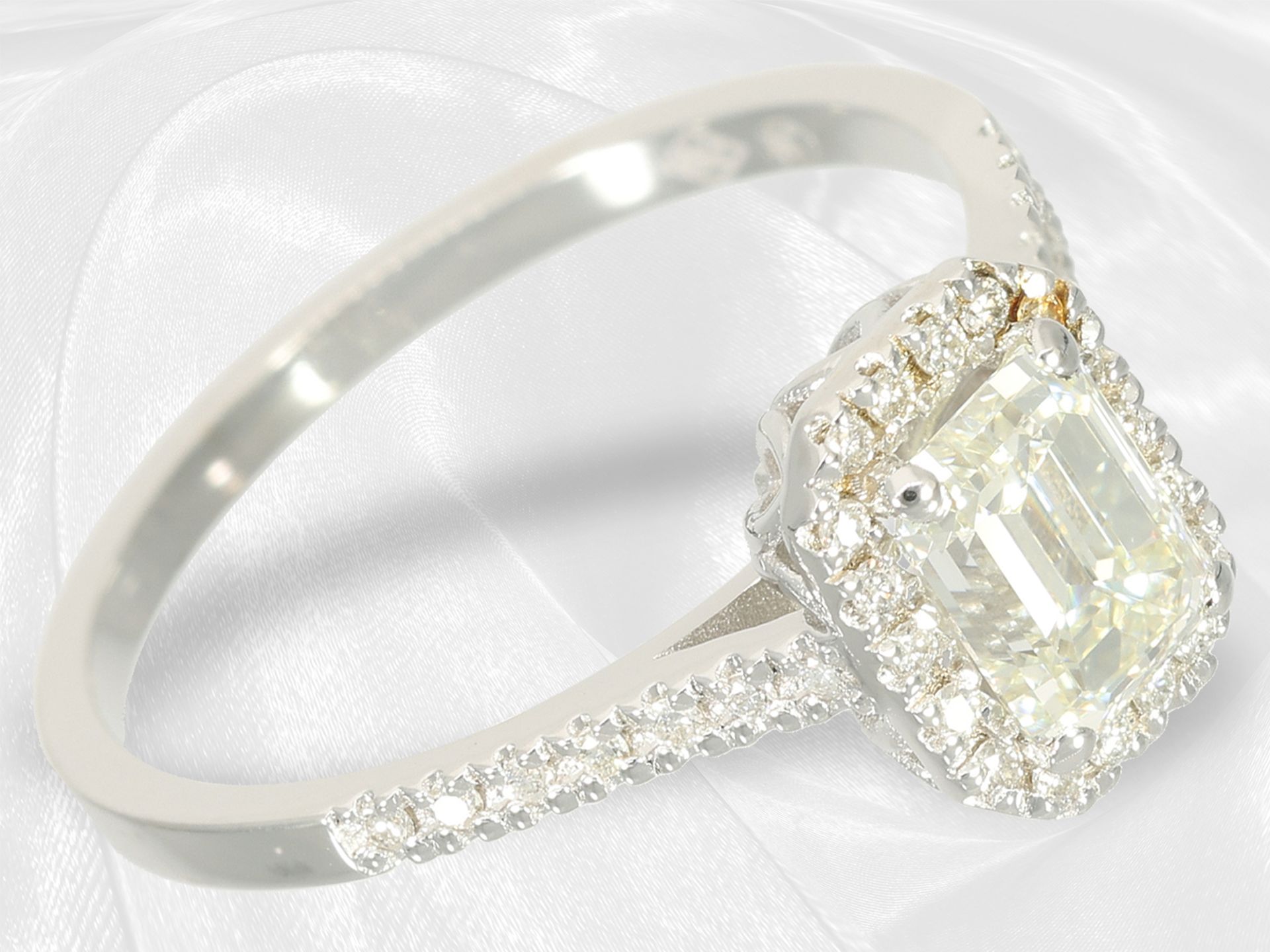 Ring: Feiner und moderner Diamant-Goldschmiedering aus 18K Weißgold, neuwertig - Bild 2 aus 4