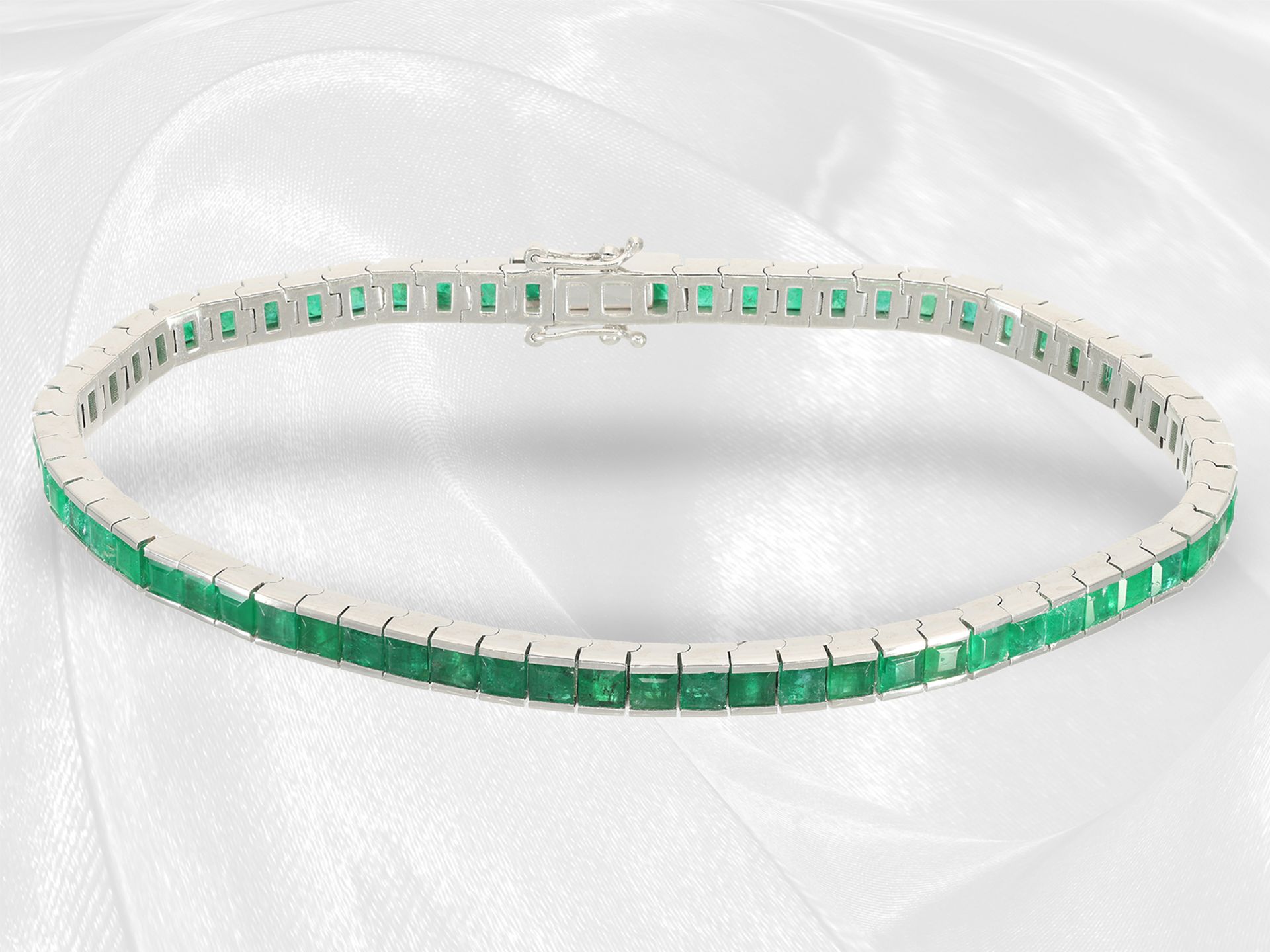 Unworn and modern emerald goldsmith bracelet, approx. 8.7ct, 18K white gold - Image 3 of 5