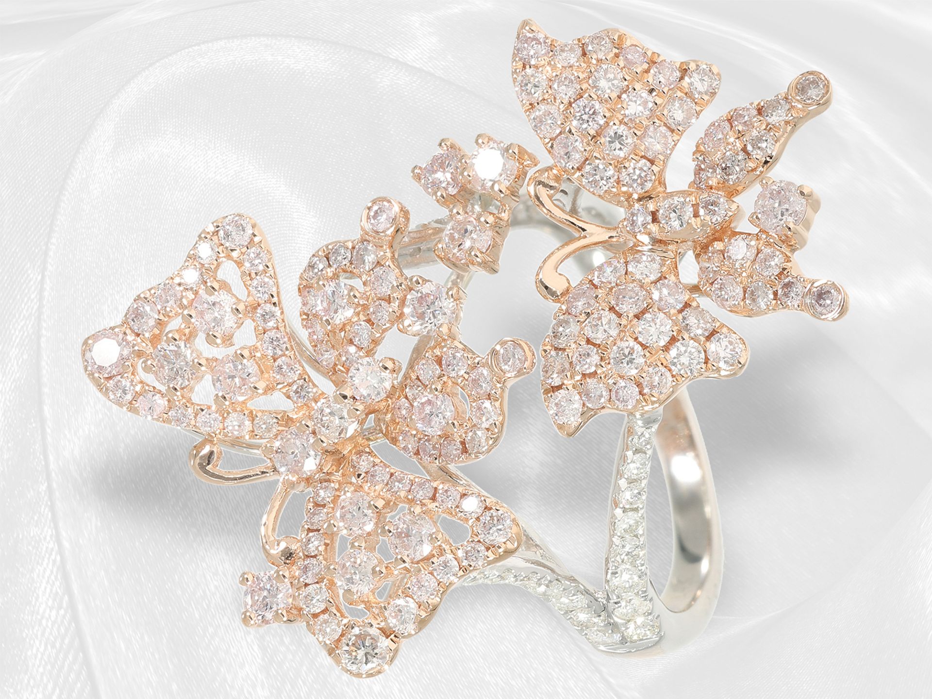 Ring: modern, unworn goldsmith's ring with pink brilliant-cut diamonds "Butterflies"