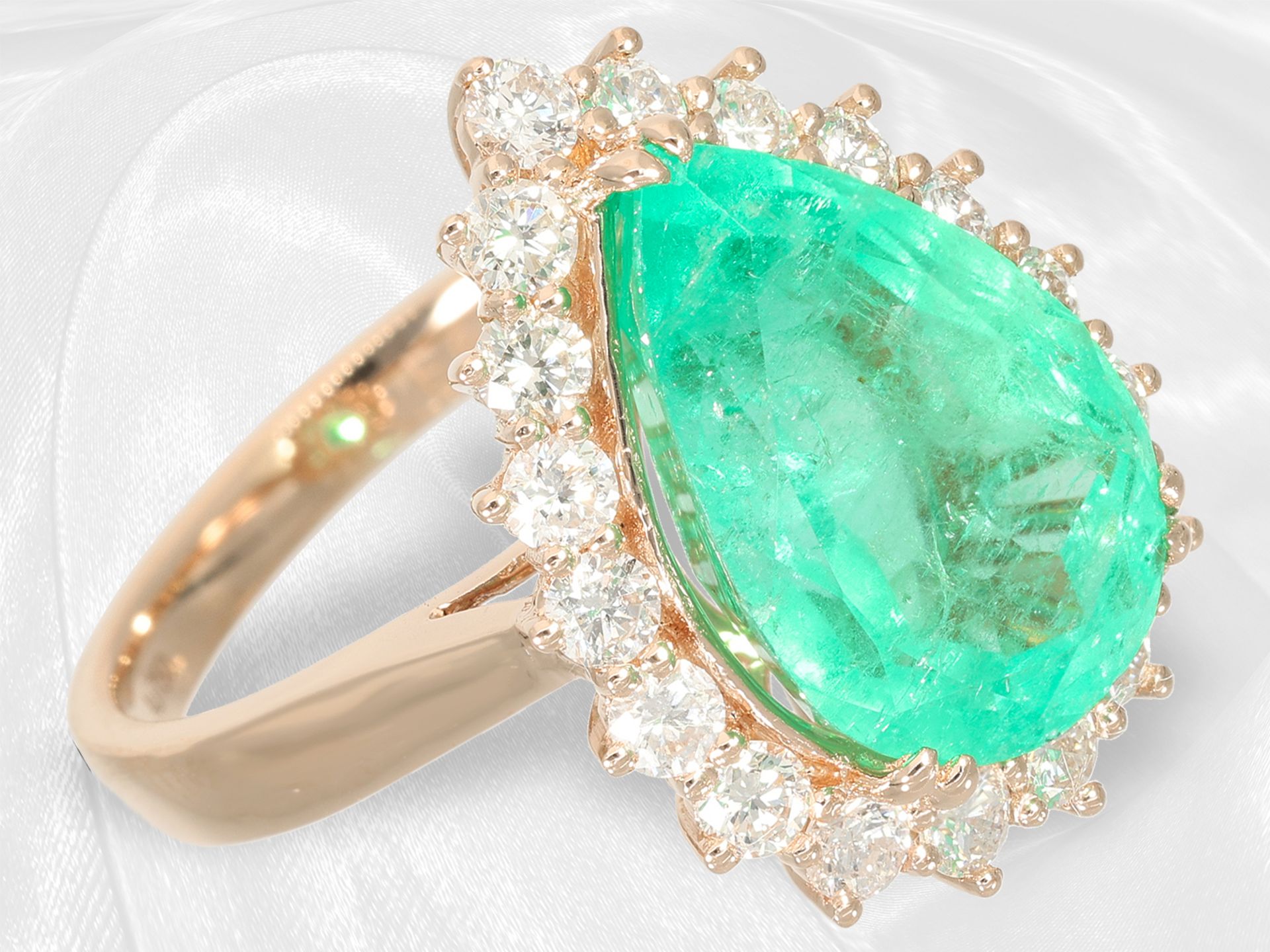 Ring: modern, formerly very expensive emerald/brilliant-cut diamond ring, natural Colombian emerald  - Image 3 of 7