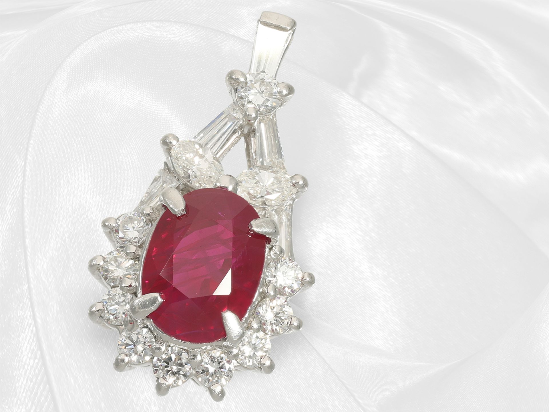 Necklace/pendant: extremely fine platinum jewellery, extremely rare Burma Ruby 2ct "Vivid Red-Pigeon - Image 2 of 4