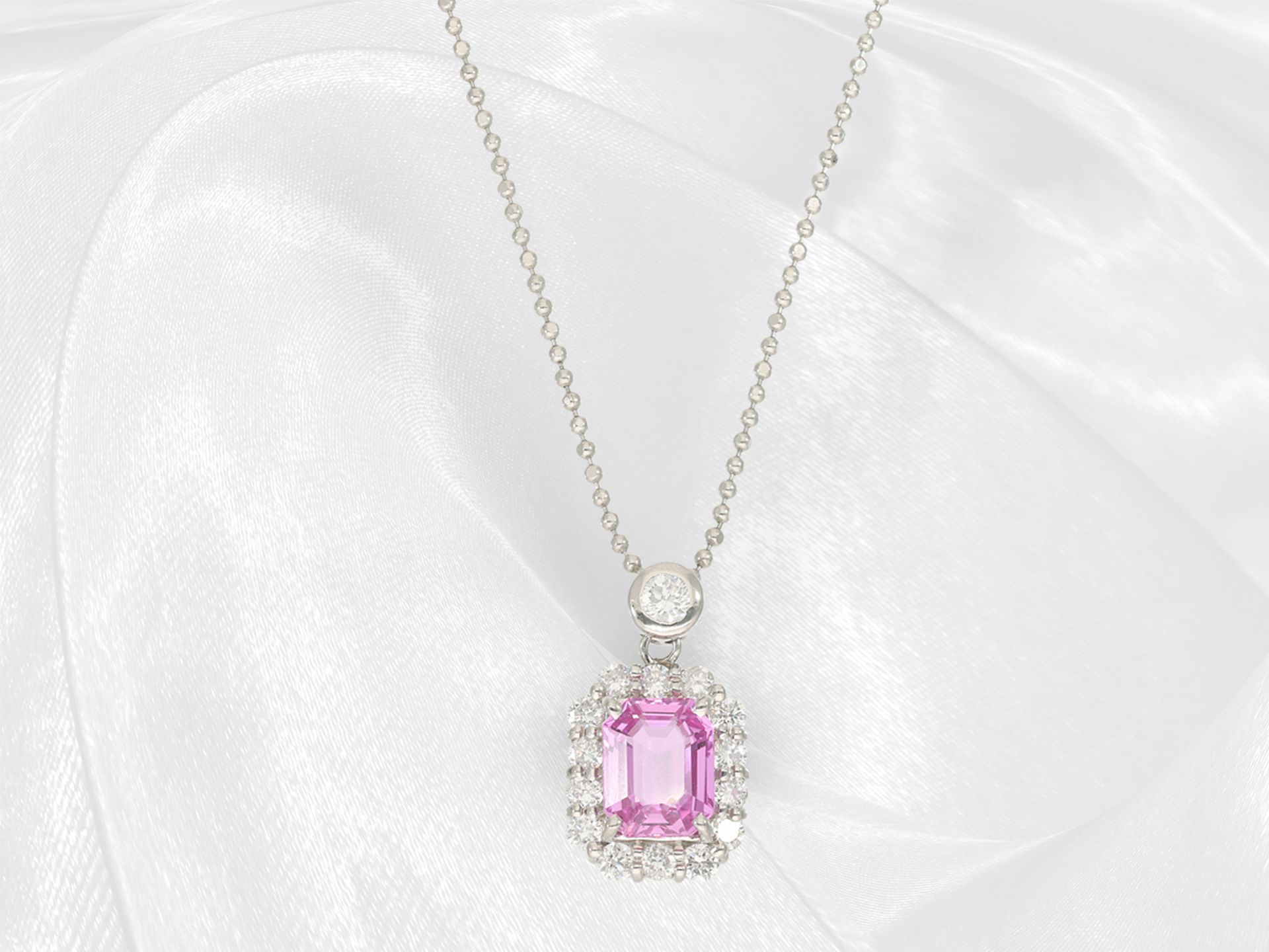 Necklace/pendant: fine platinum chain with high-quality pendant, pink sapphire and brilliant-cut dia - Image 2 of 3